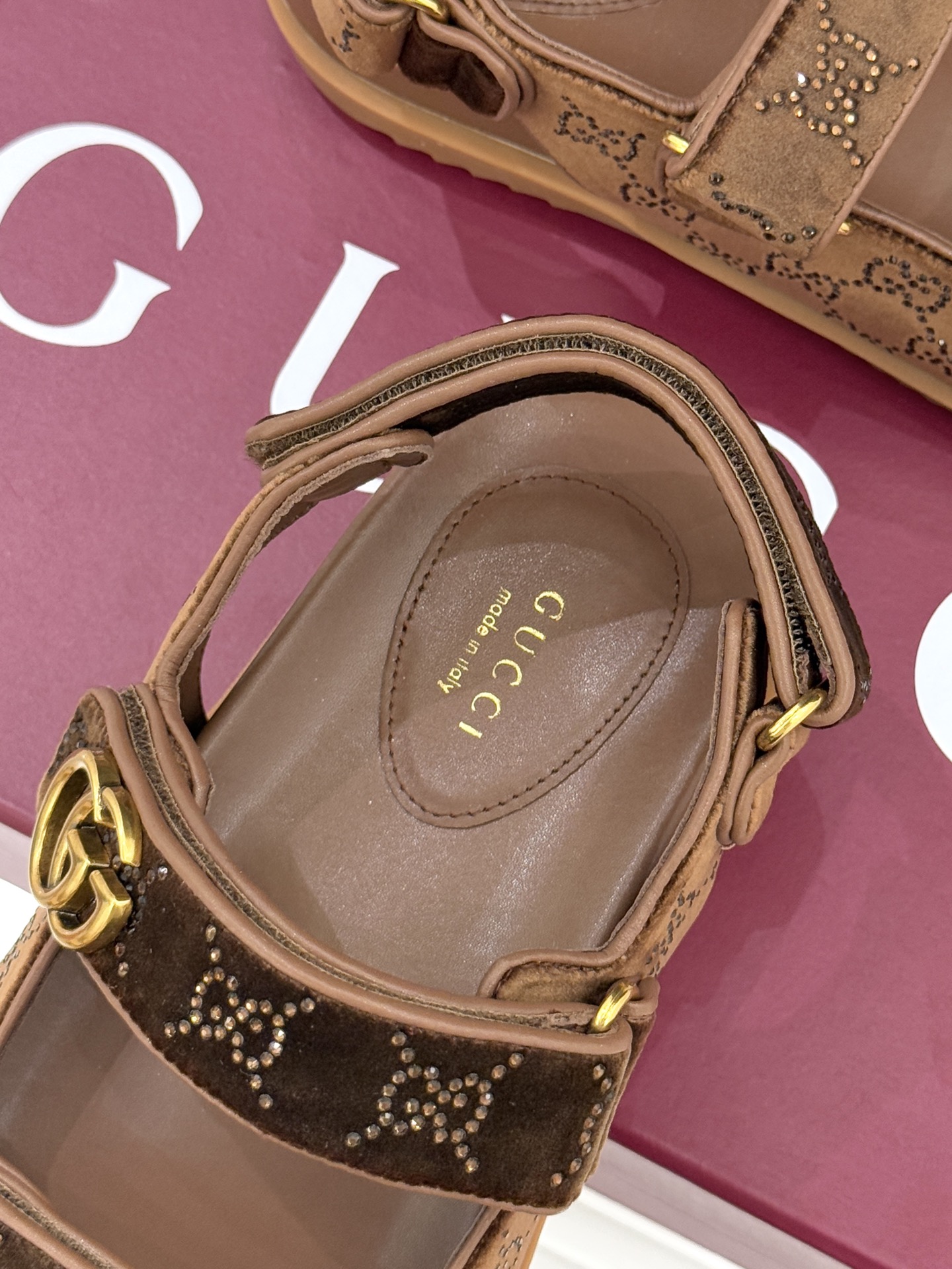 Gucci/古驰26WF春夏新品双G扣沙滩魔术贴凉鞋夏天必备懒人福音鞋 谁穿谁美！很轻盈上脚意外的舒适 