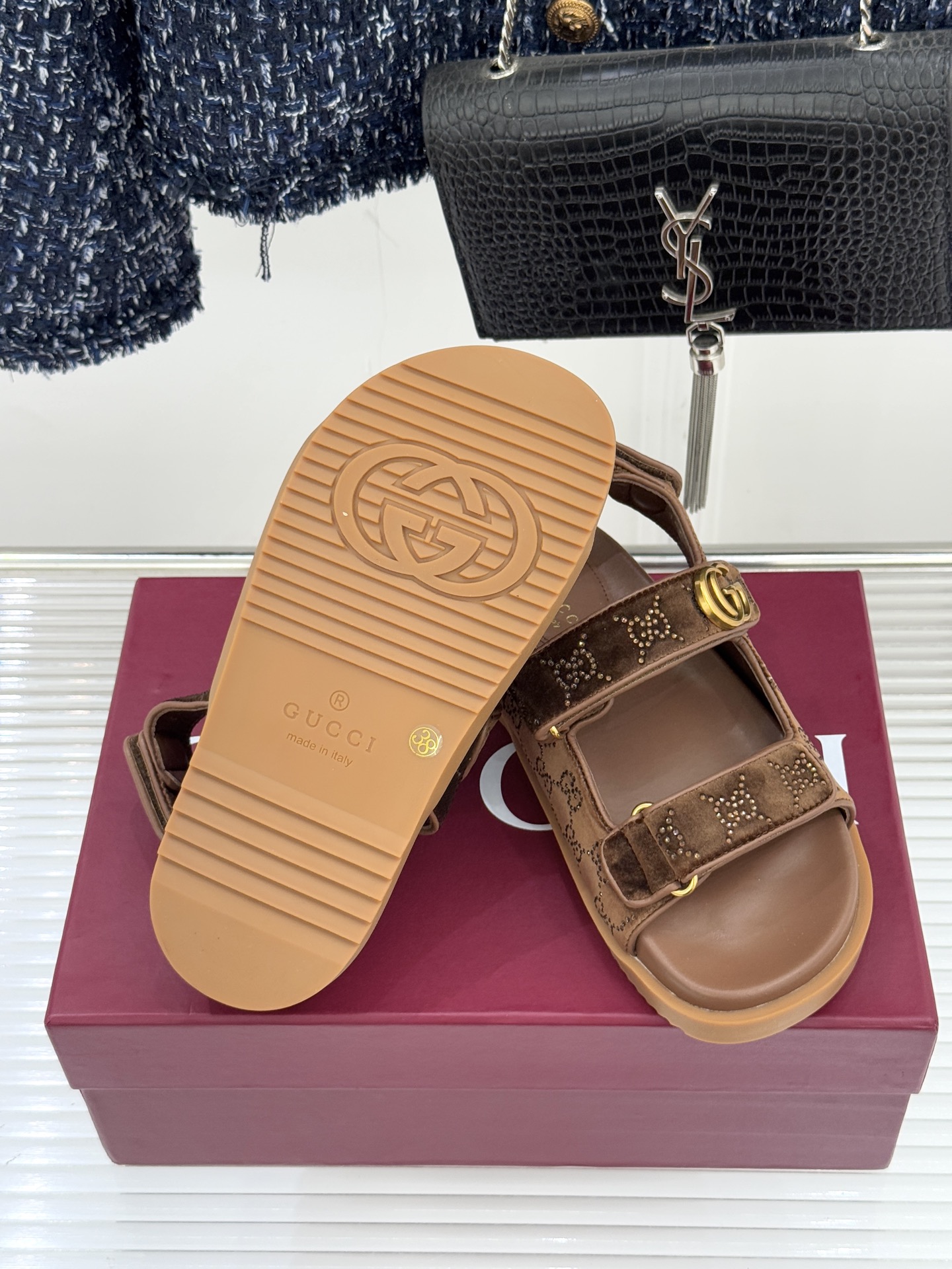 Gucci/古驰26WF春夏新品双G扣沙滩魔术贴凉鞋夏天必备懒人福音鞋 谁穿谁美！很轻盈上脚意外的舒适 