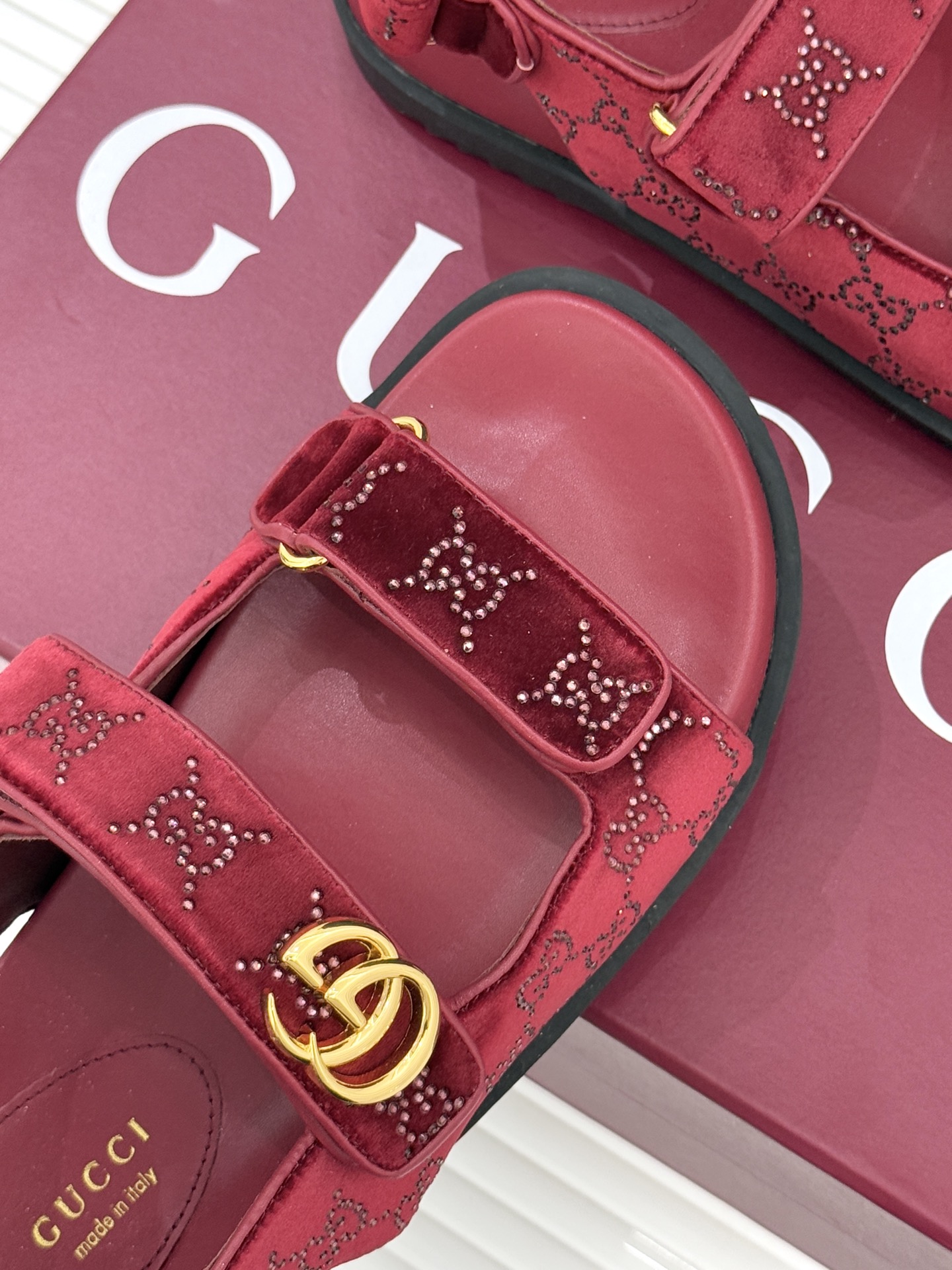 Gucci/古驰26WF春夏新品双G扣沙滩魔术贴凉鞋夏天必备懒人福音鞋 谁穿谁美！很轻盈上脚意外的舒适 