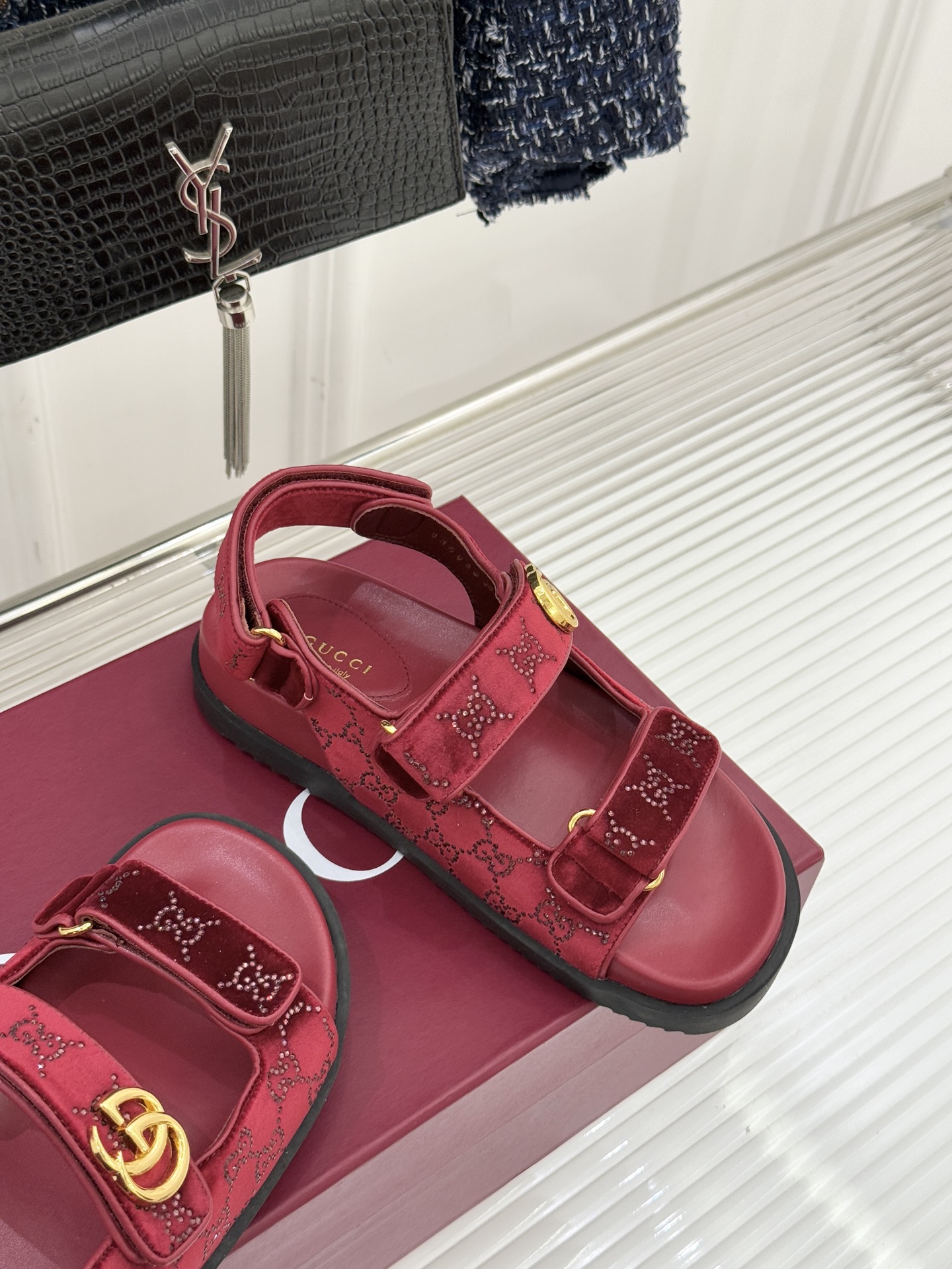 Gucci/古驰26WF春夏新品双G扣沙滩魔术贴凉鞋夏天必备懒人福音鞋 谁穿谁美！很轻盈上脚意外的舒适 