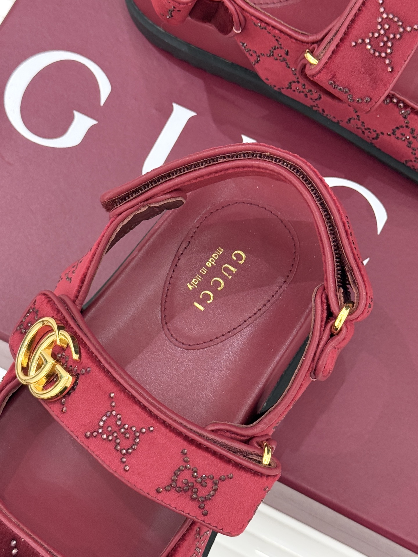 Gucci/古驰26WF春夏新品双G扣沙滩魔术贴凉鞋夏天必备懒人福音鞋 谁穿谁美！很轻盈上脚意外的舒适 