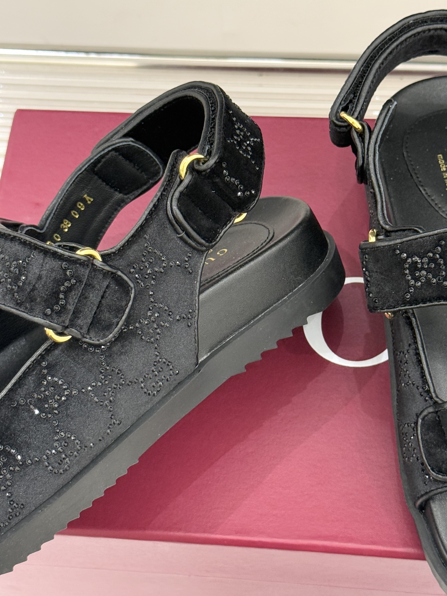 Gucci/古驰26WF春夏新品双G扣沙滩魔术贴凉鞋夏天必备懒人福音鞋 谁穿谁美！很轻盈上脚意外的舒适 