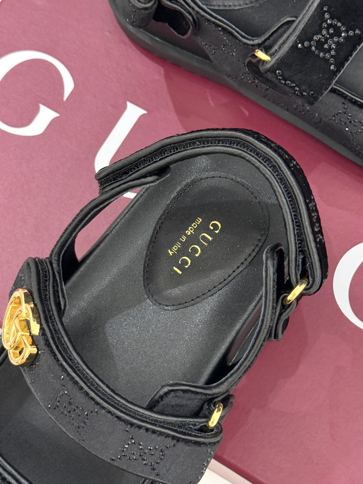 Gucci/古驰26WF春夏新品双G扣沙滩魔术贴凉鞋夏天必备懒人福音鞋 谁穿谁美！很轻盈上脚意外的舒适 