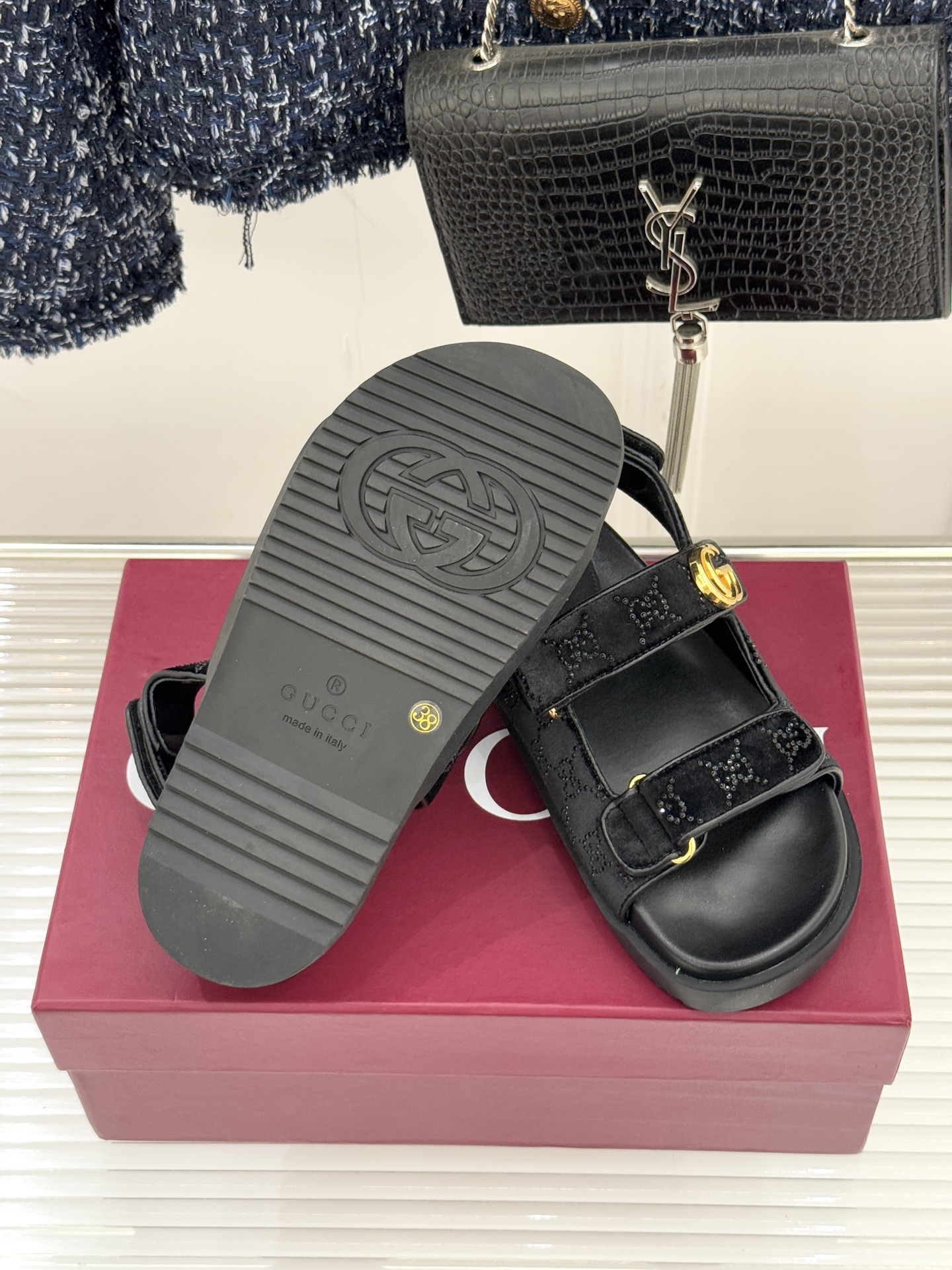 Gucci/古驰26WF春夏新品双G扣沙滩魔术贴凉鞋夏天必备懒人福音鞋 谁穿谁美！很轻盈上脚意外的舒适 