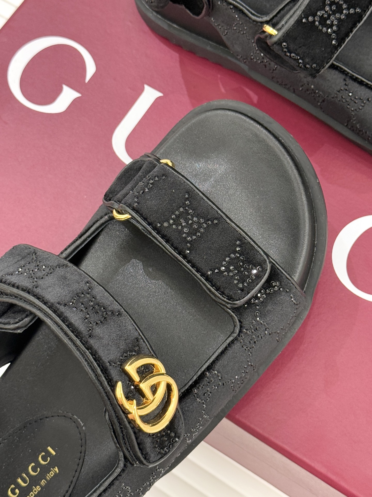 Gucci/古驰26WF春夏新品双G扣沙滩魔术贴凉鞋夏天必备懒人福音鞋 谁穿谁美！很轻盈上脚意外的舒适 