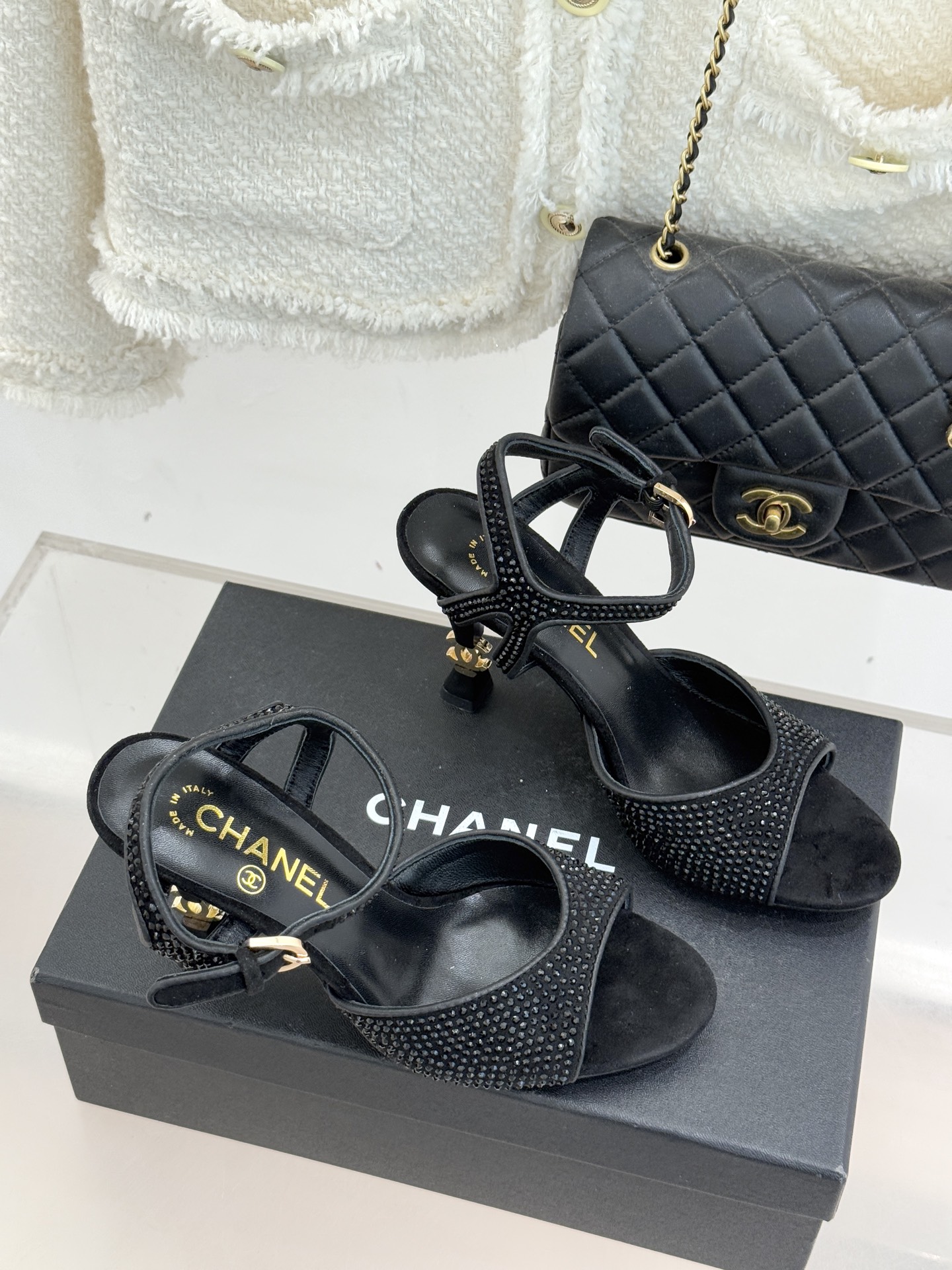 CHANE*｜小香26P新品水钻双C高跟凉鞋Matthieu Blazy首季创意诠释藏于这双水钻高跟凉鞋