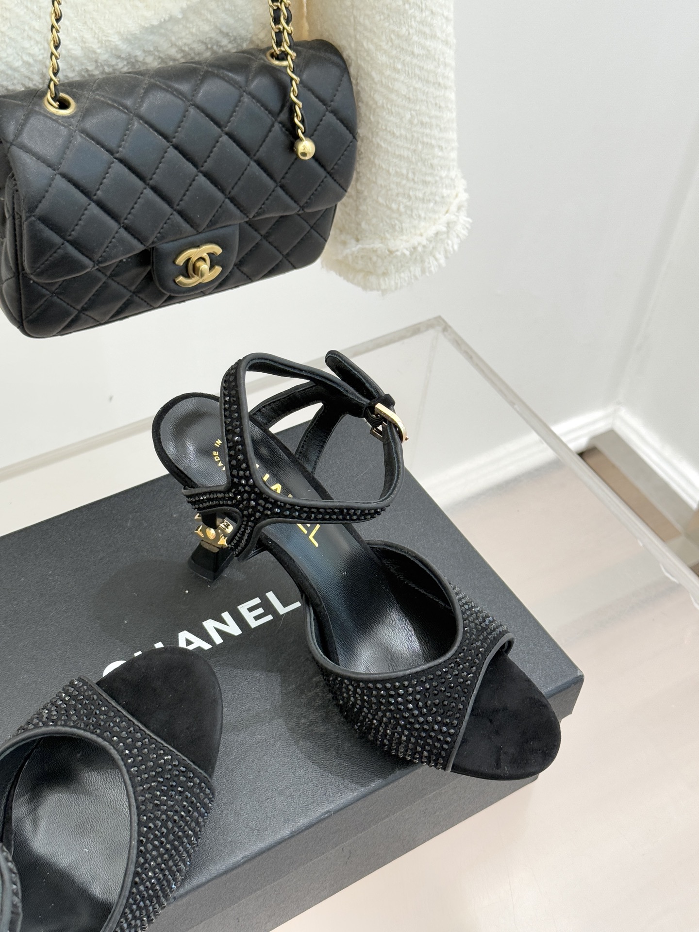 CHANE*｜小香26P新品水钻双C高跟凉鞋Matthieu Blazy首季创意诠释藏于这双水钻高跟凉鞋