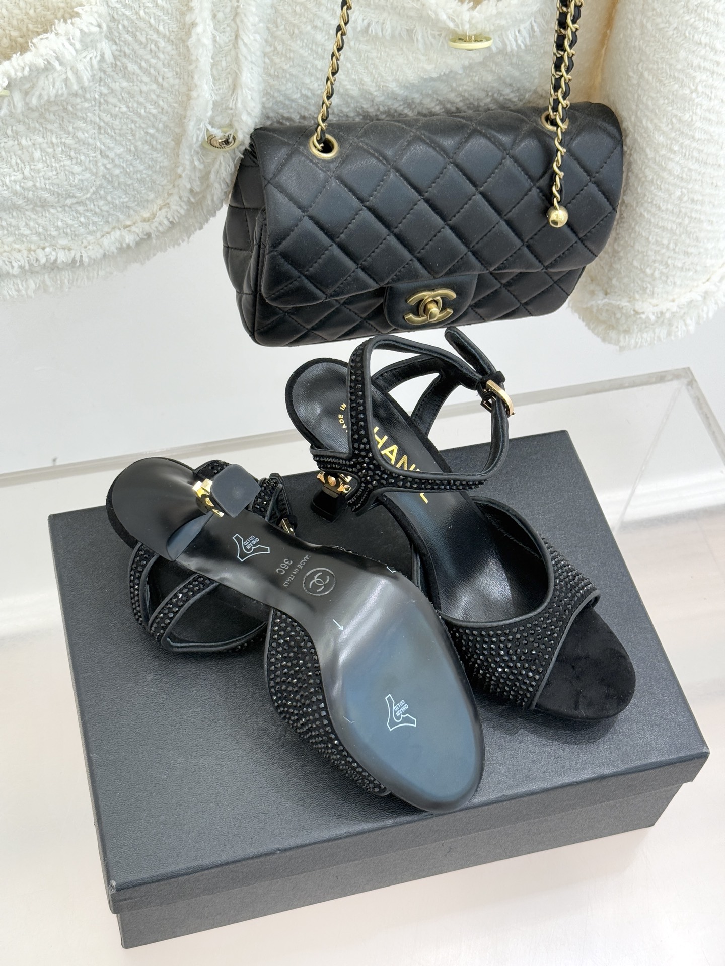 CHANE*｜小香26P新品水钻双C高跟凉鞋Matthieu Blazy首季创意诠释藏于这双水钻高跟凉鞋