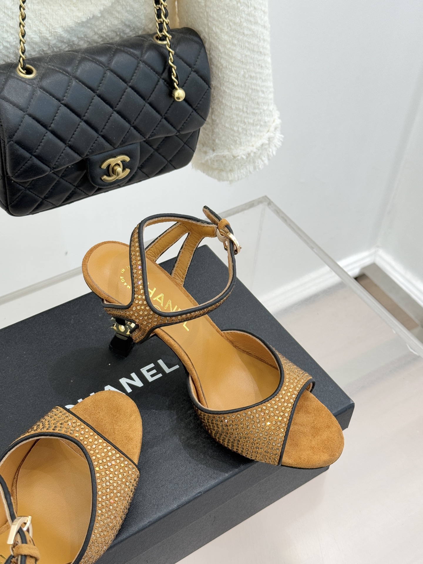 CHANE*｜小香26P新品水钻双C高跟凉鞋Matthieu Blazy首季创意诠释藏于这双水钻高跟凉鞋