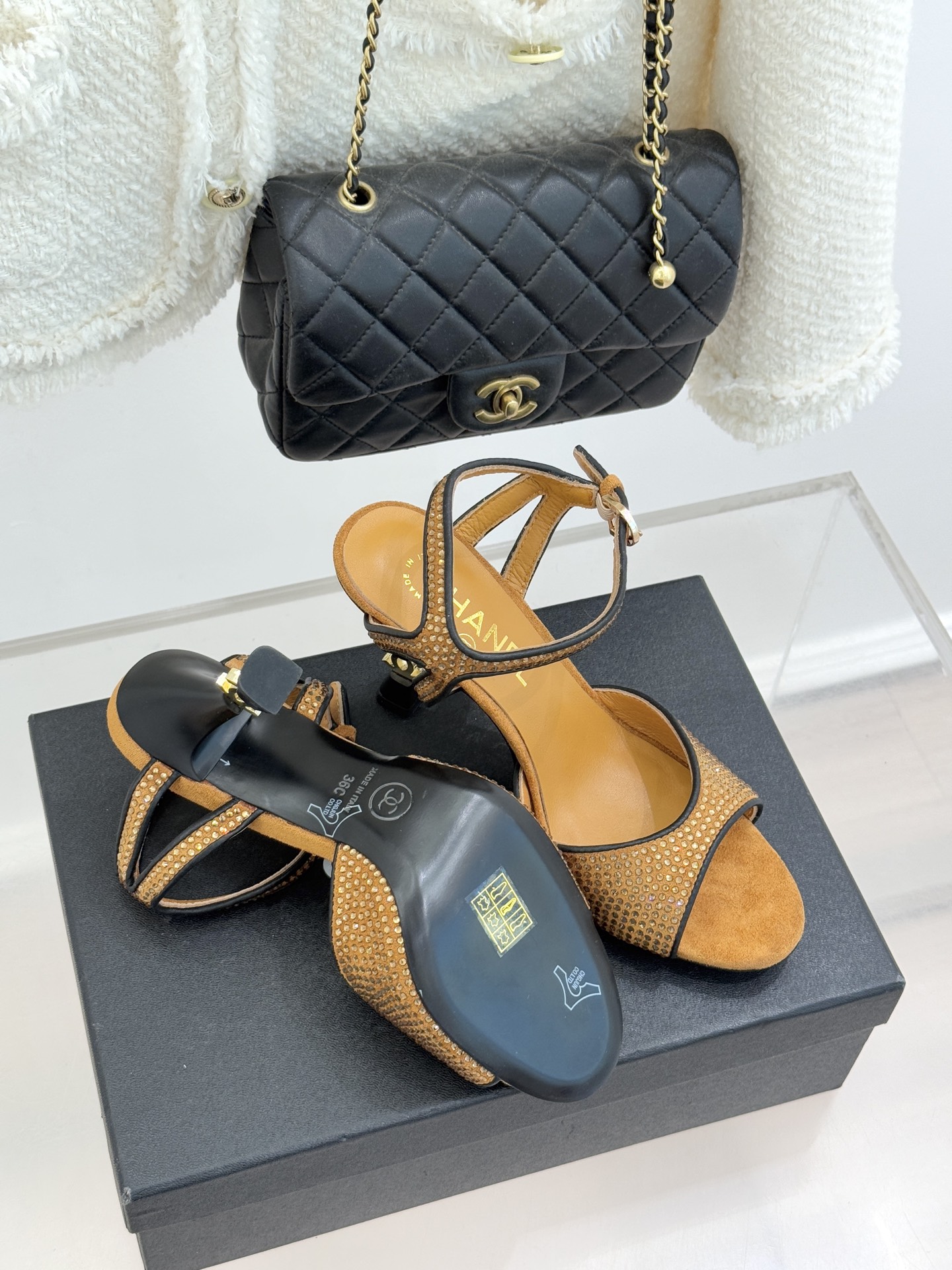 CHANE*｜小香26P新品水钻双C高跟凉鞋Matthieu Blazy首季创意诠释藏于这双水钻高跟凉鞋