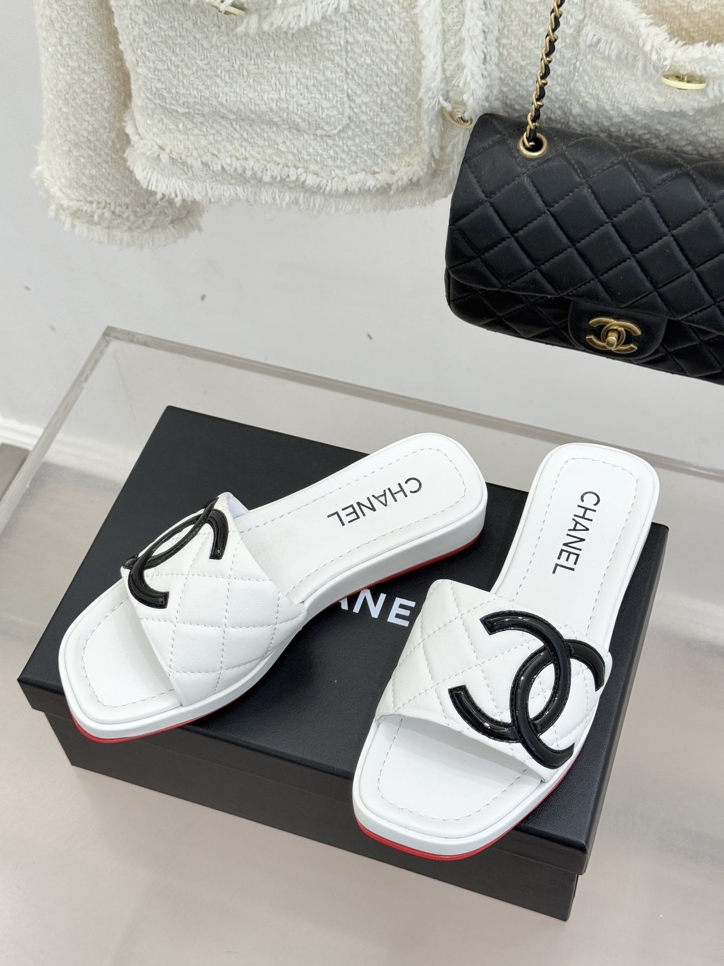 CHANE*｜小香中古大双C菱格厚底拖鞋 时光淬炼的经典复古奢雅藏于这双中古拖鞋的肌理之间。经典菱格绗缝