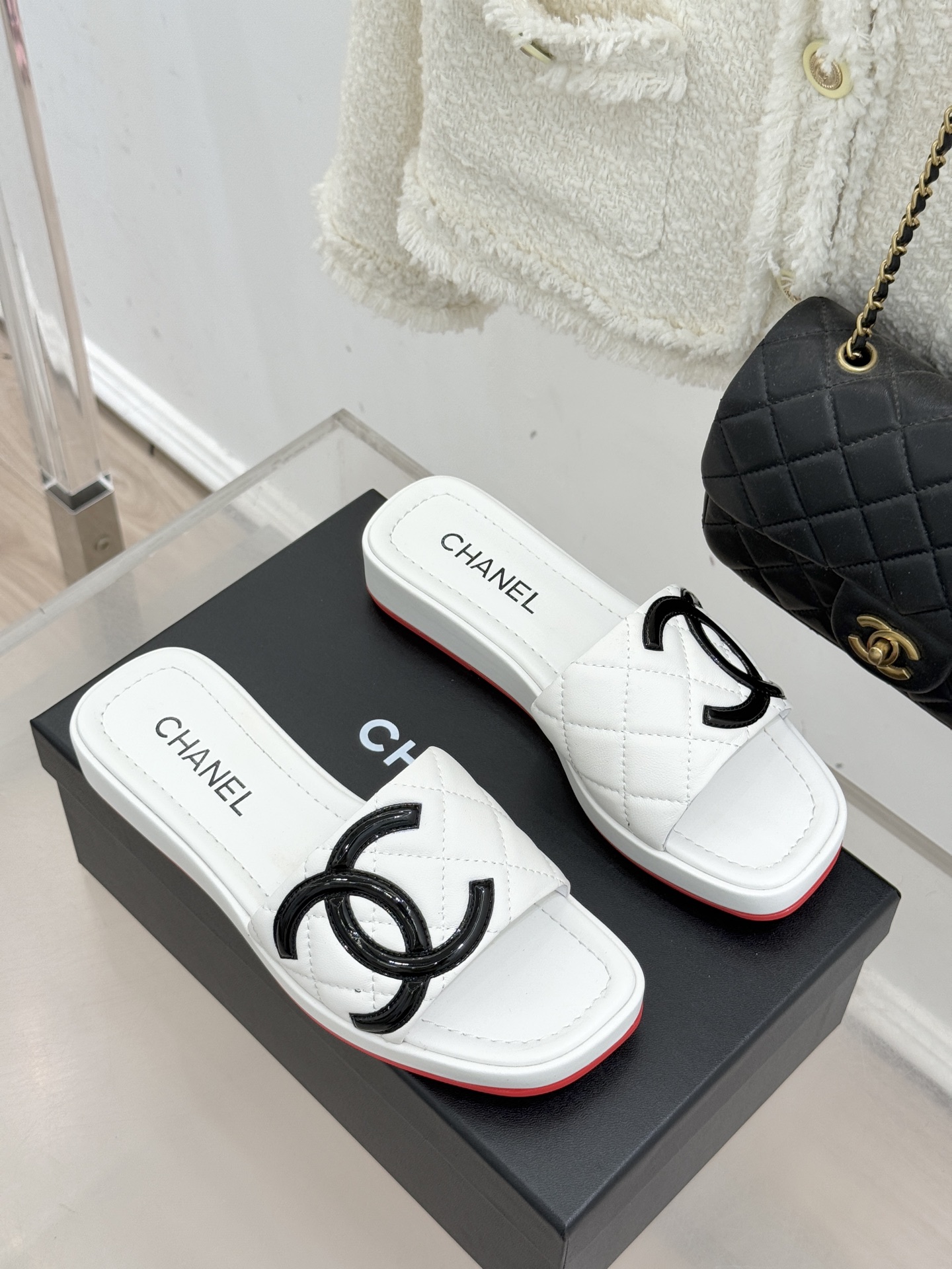 CHANE*｜小香中古大双C菱格厚底拖鞋 时光淬炼的经典复古奢雅藏于这双中古拖鞋的肌理之间。经典菱格绗缝