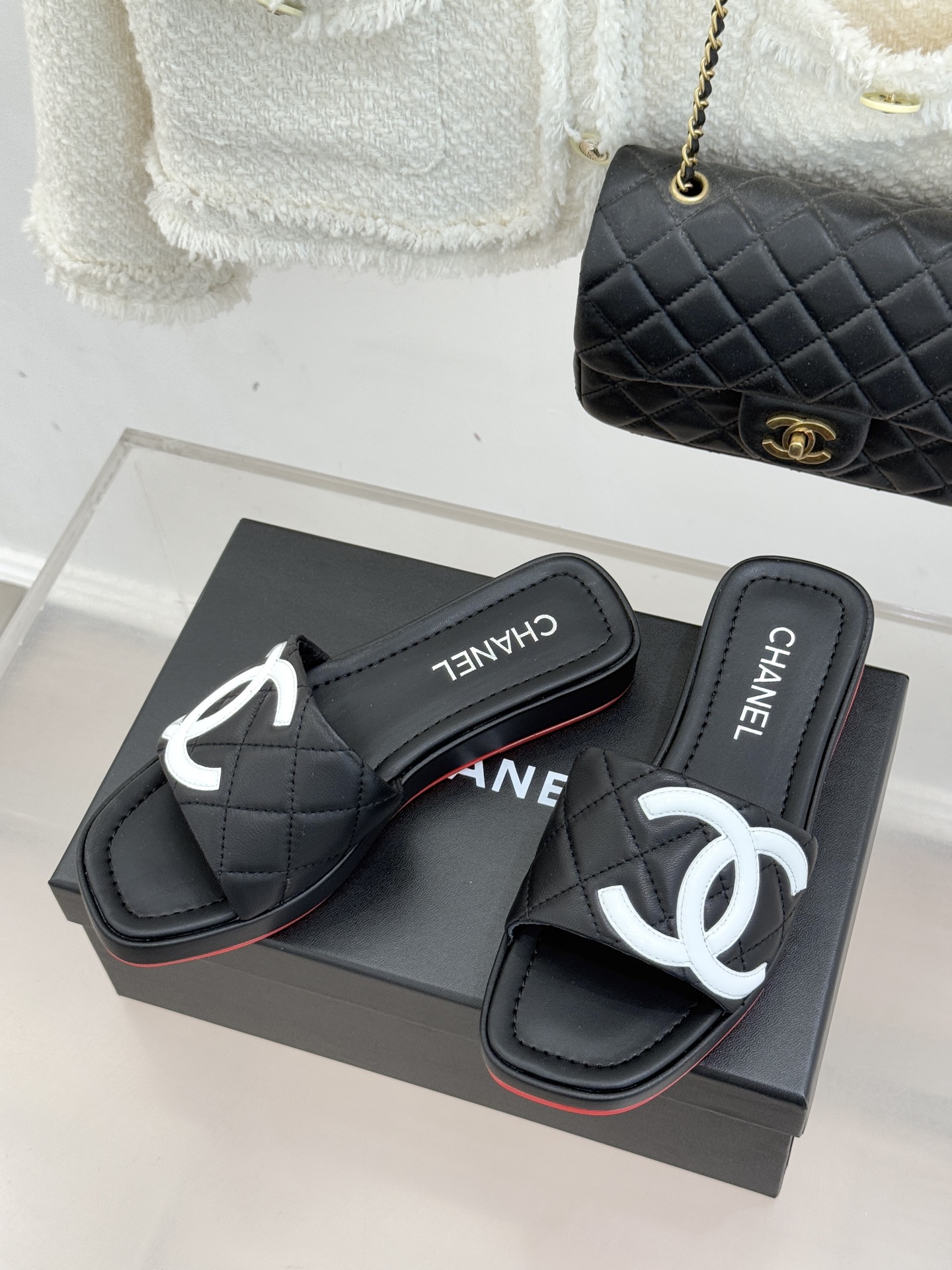 CHANE*｜小香中古大双C菱格厚底拖鞋 时光淬炼的经典复古奢雅藏于这双中古拖鞋的肌理之间。经典菱格绗缝