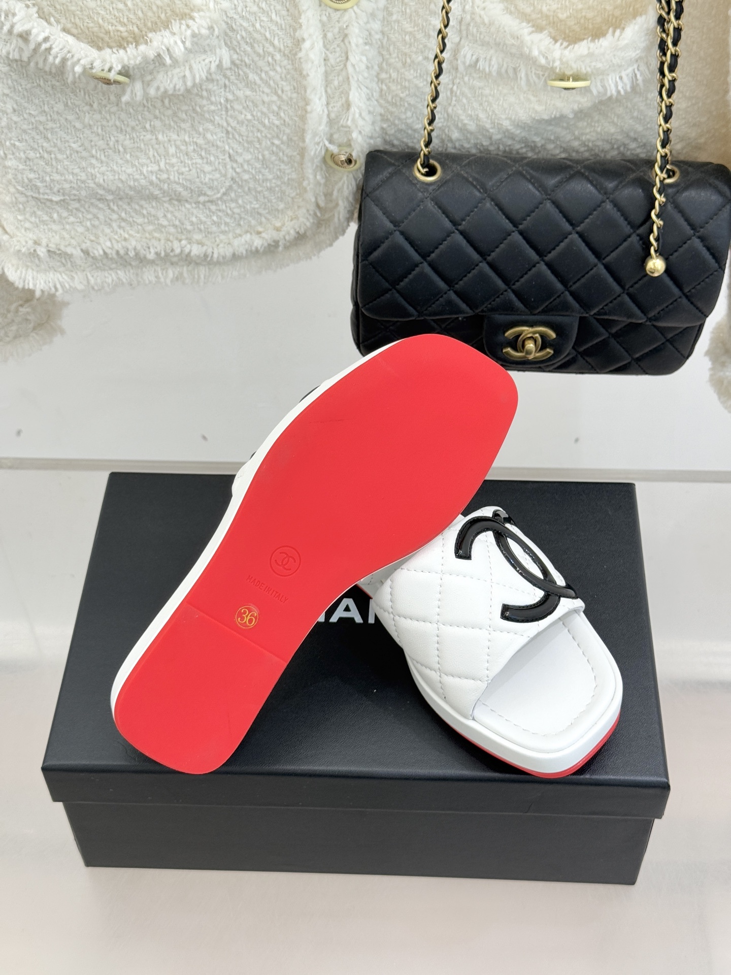 CHANE*｜小香中古大双C菱格厚底拖鞋 时光淬炼的经典复古奢雅藏于这双中古拖鞋的肌理之间。经典菱格绗缝