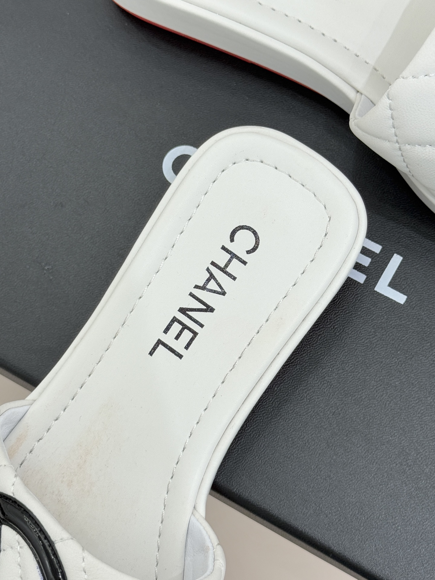 CHANE*｜小香中古大双C菱格厚底拖鞋 时光淬炼的经典复古奢雅藏于这双中古拖鞋的肌理之间。经典菱格绗缝