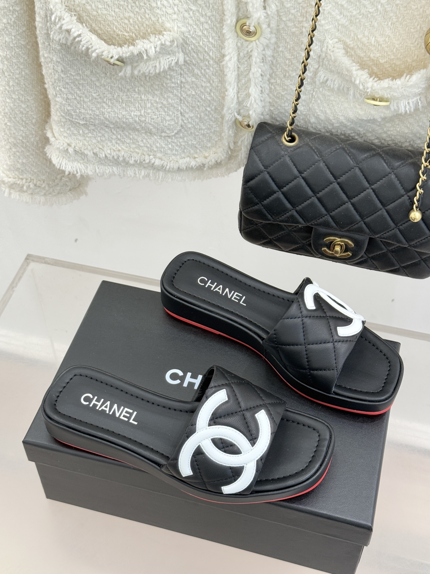 CHANE*｜小香中古大双C菱格厚底拖鞋 时光淬炼的经典复古奢雅藏于这双中古拖鞋的肌理之间。经典菱格绗缝