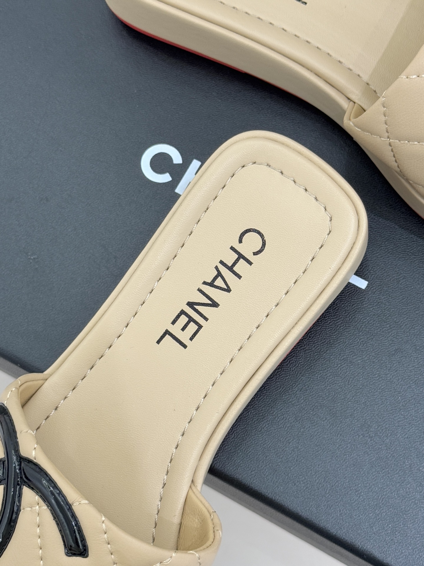 CHANE*｜小香中古大双C菱格厚底拖鞋 时光淬炼的经典复古奢雅藏于这双中古拖鞋的肌理之间。经典菱格绗缝