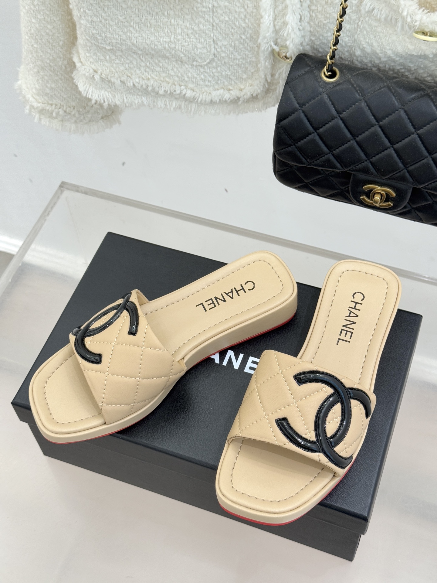 CHANE*｜小香中古大双C菱格厚底拖鞋 时光淬炼的经典复古奢雅藏于这双中古拖鞋的肌理之间。经典菱格绗缝