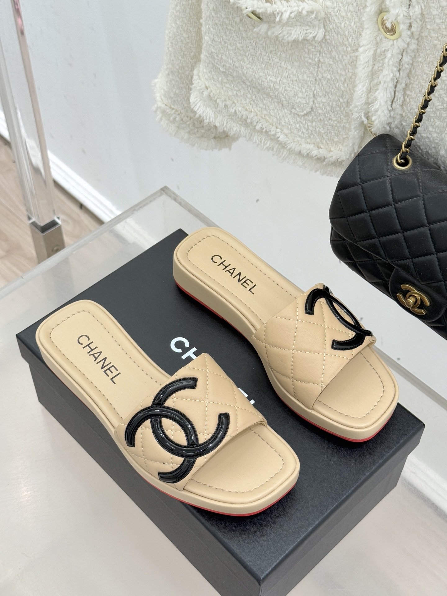 CHANE*｜小香中古大双C菱格厚底拖鞋 时光淬炼的经典复古奢雅藏于这双中古拖鞋的肌理之间。经典菱格绗缝