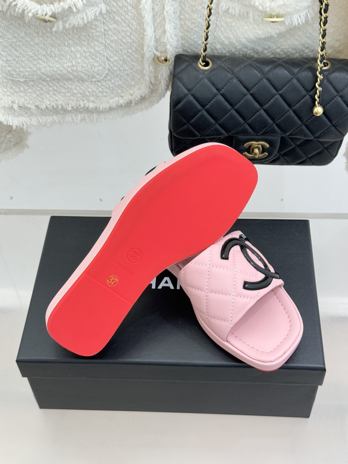 CHANE*｜小香中古大双C菱格厚底拖鞋 时光淬炼的经典复古奢雅藏于这双中古拖鞋的肌理之间。经典菱格绗缝