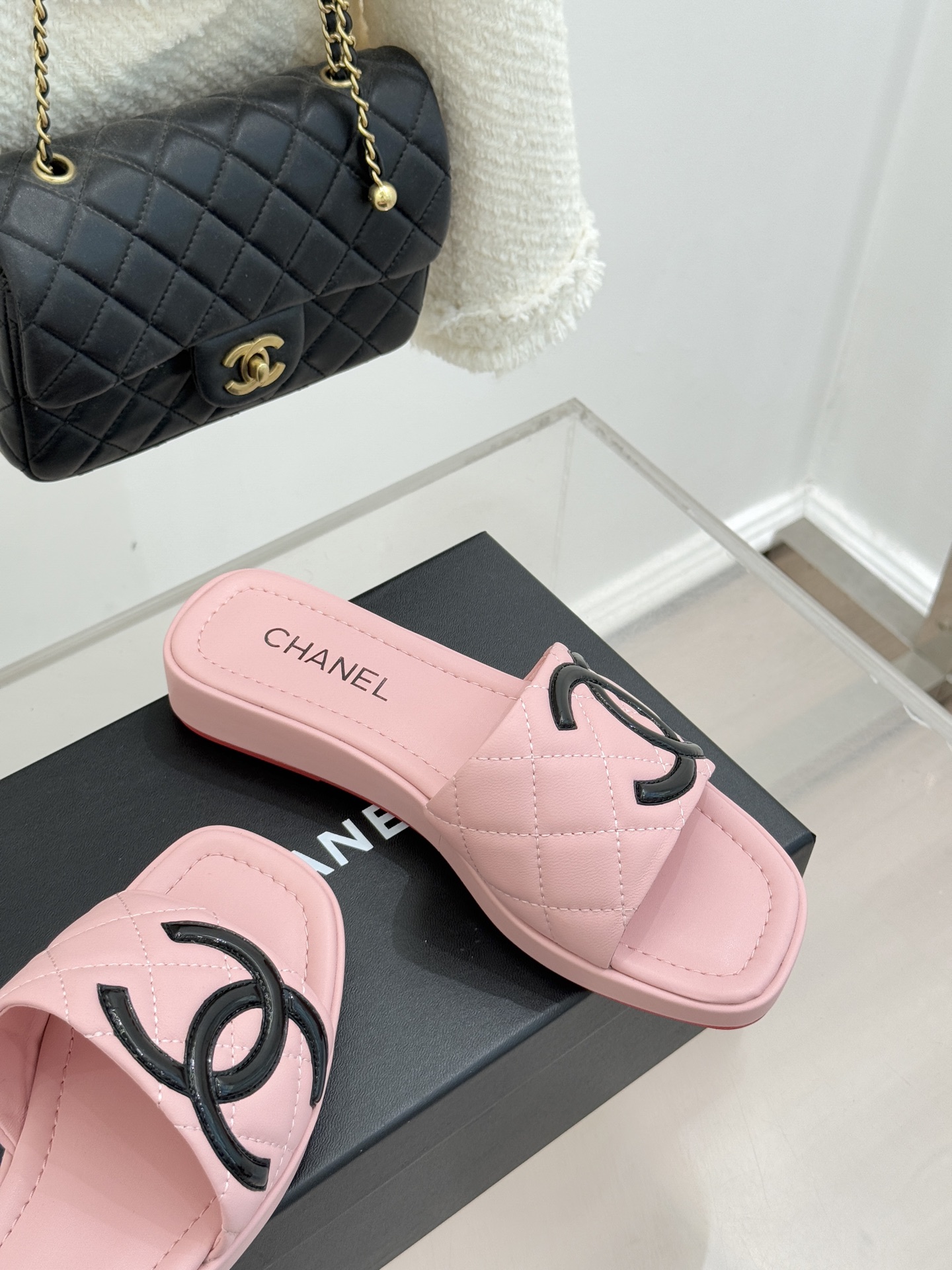 CHANE*｜小香中古大双C菱格厚底拖鞋 时光淬炼的经典复古奢雅藏于这双中古拖鞋的肌理之间。经典菱格绗缝