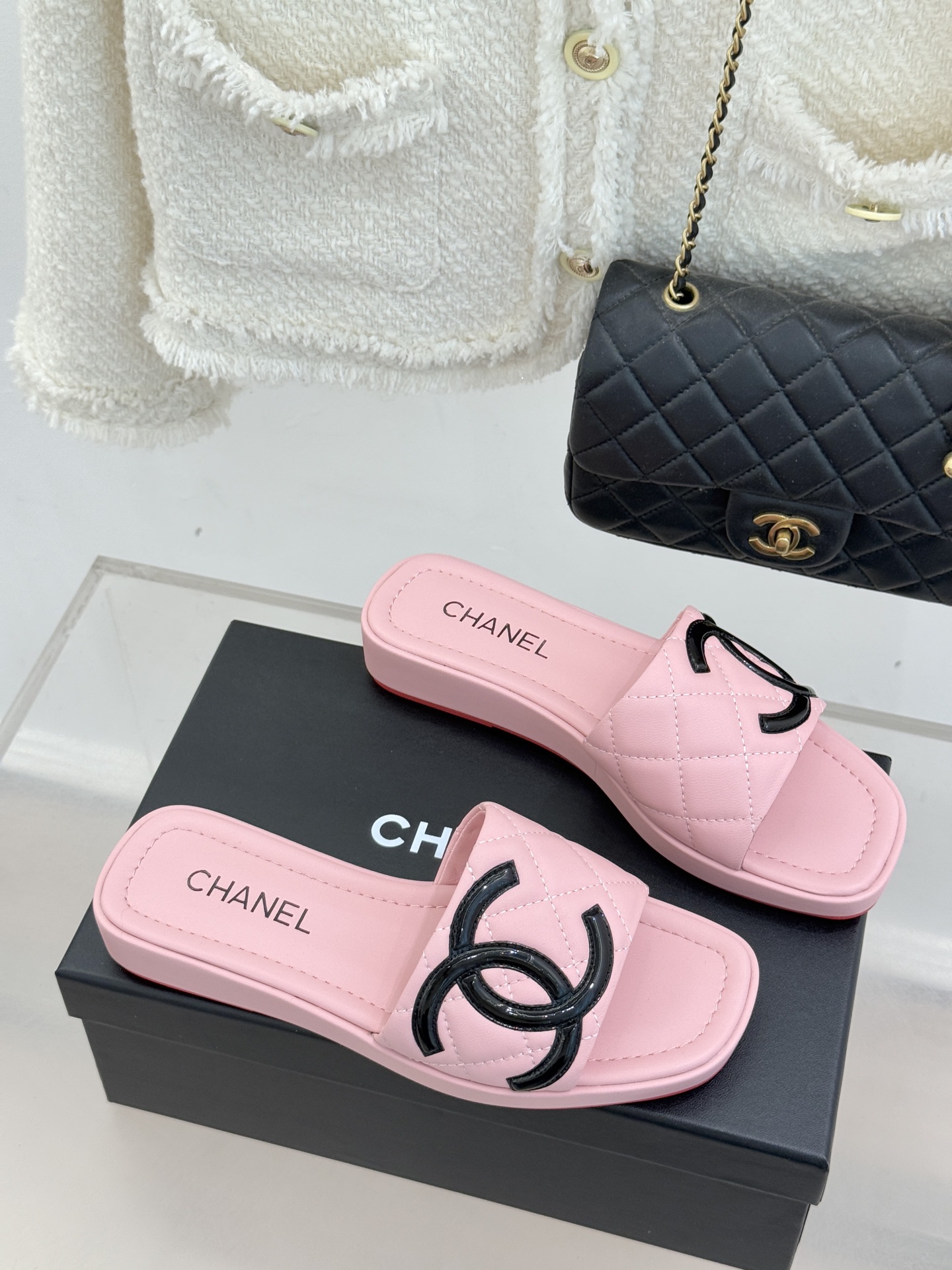 CHANE*｜小香中古大双C菱格厚底拖鞋 时光淬炼的经典复古奢雅藏于这双中古拖鞋的肌理之间。经典菱格绗缝