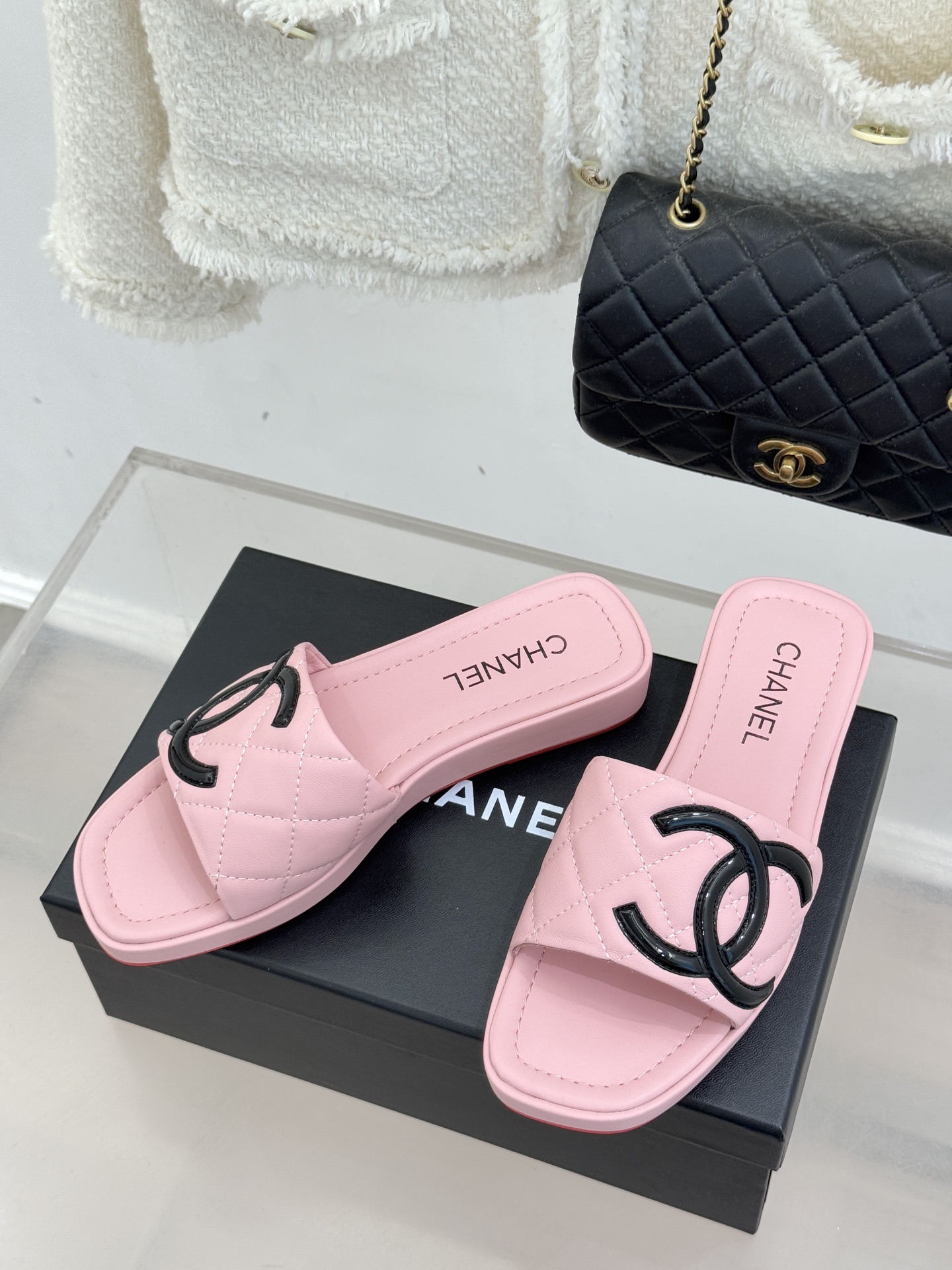 CHANE*｜小香中古大双C菱格厚底拖鞋 时光淬炼的经典复古奢雅藏于这双中古拖鞋的肌理之间。经典菱格绗缝