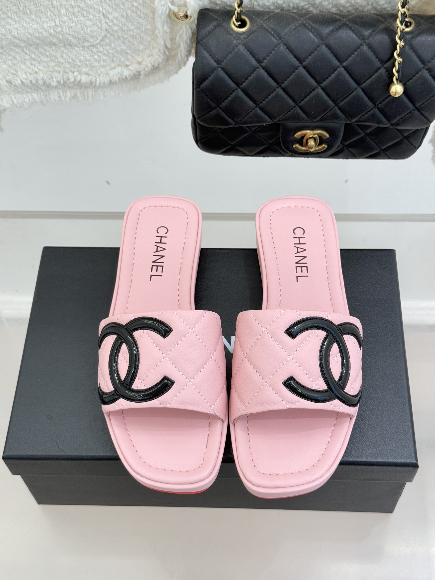 CHANE*｜小香中古大双C菱格厚底拖鞋 时光淬炼的经典复古奢雅藏于这双中古拖鞋的肌理之间。经典菱格绗缝