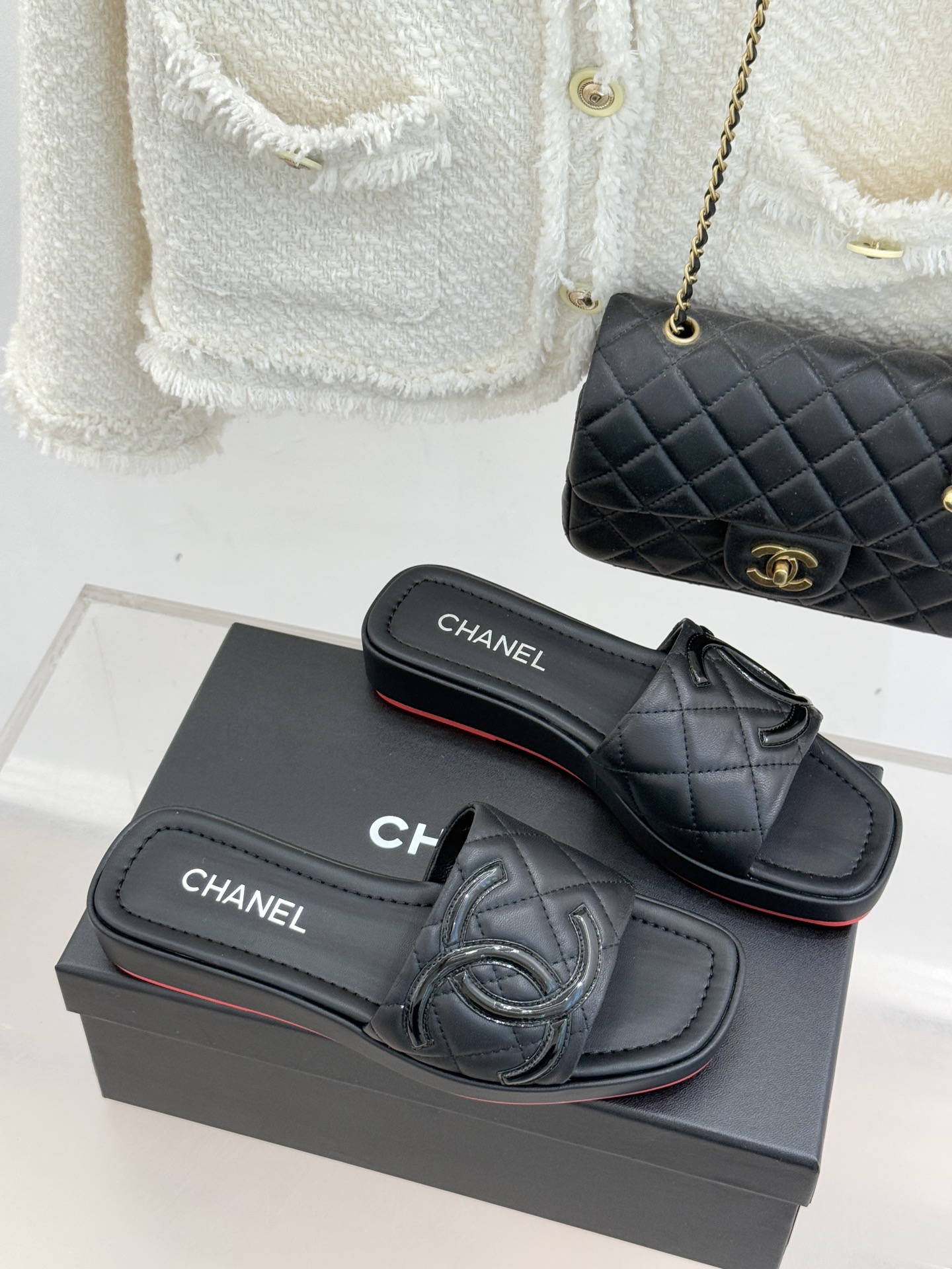 CHANE*｜小香中古大双C菱格厚底拖鞋 时光淬炼的经典复古奢雅藏于这双中古拖鞋的肌理之间。经典菱格绗缝