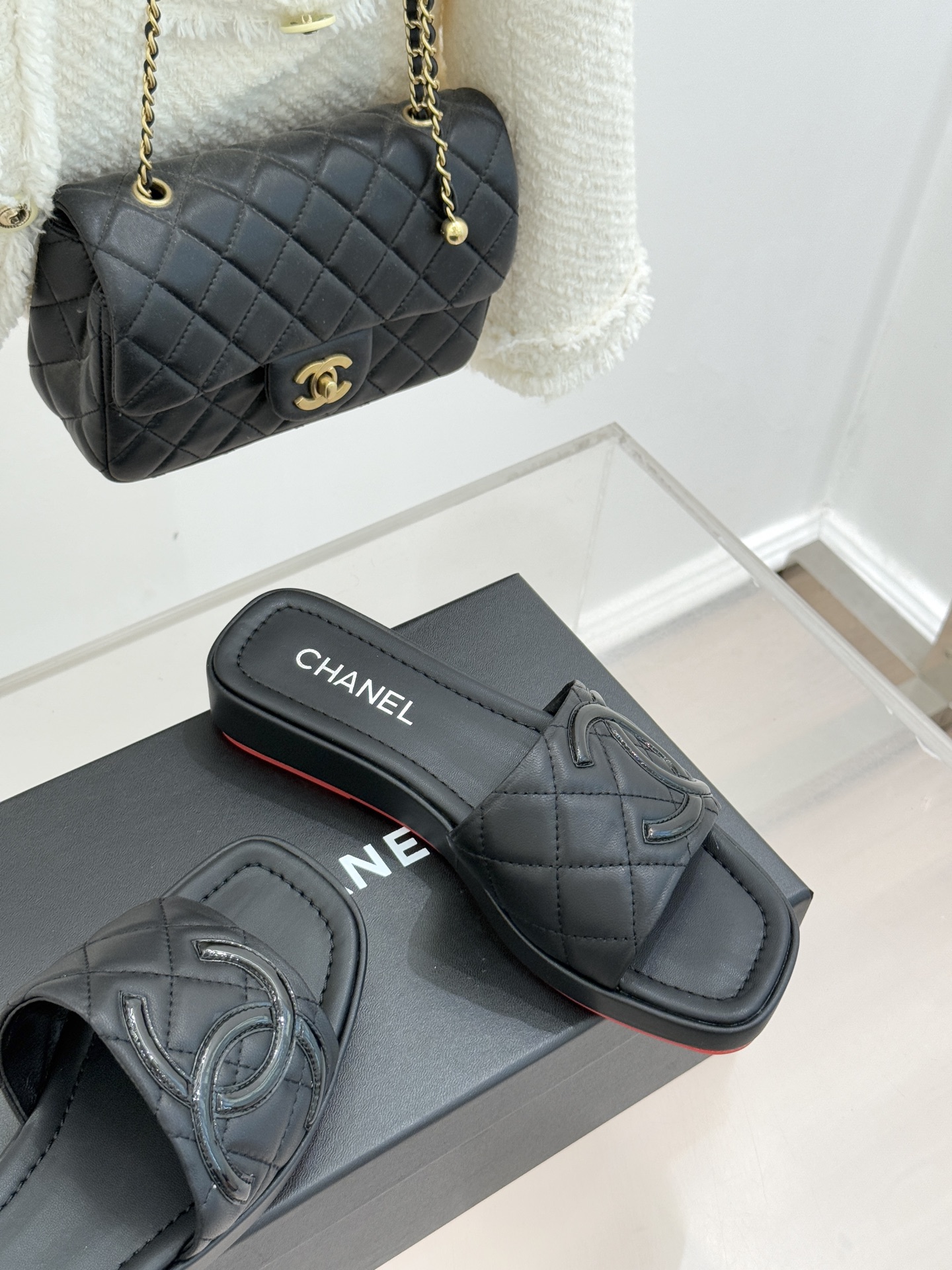 CHANE*｜小香中古大双C菱格厚底拖鞋 时光淬炼的经典复古奢雅藏于这双中古拖鞋的肌理之间。经典菱格绗缝