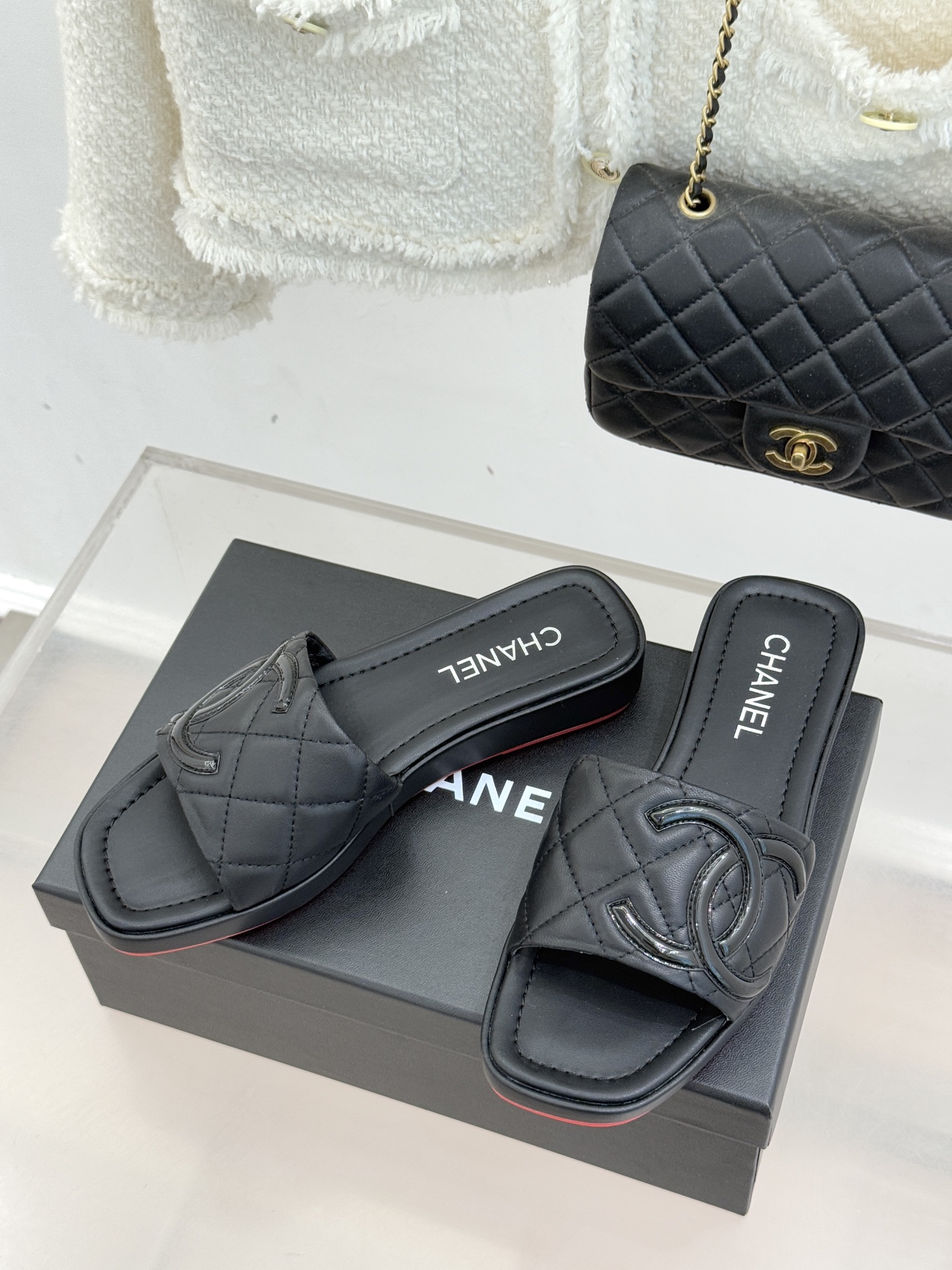 CHANE*｜小香中古大双C菱格厚底拖鞋 时光淬炼的经典复古奢雅藏于这双中古拖鞋的肌理之间。经典菱格绗缝