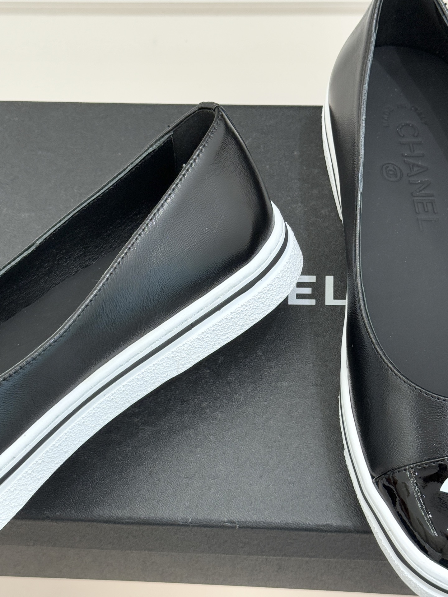 CHANE*｜小香26P新品双C拼色厚底玛丽珍鞋承袭26P系列「静奢复古」基因这双鞋以拼色美学重塑法式松