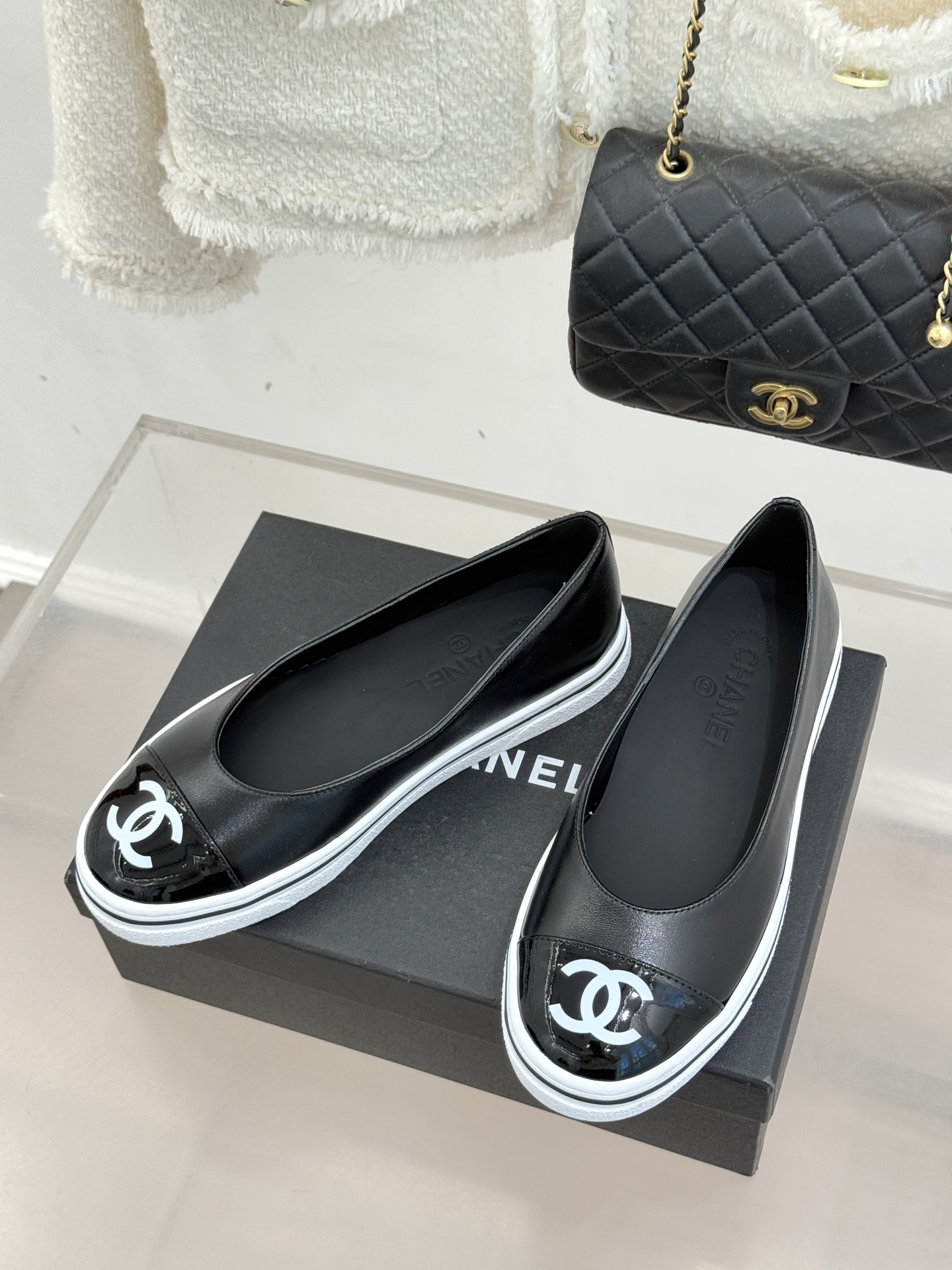 CHANE*｜小香26P新品双C拼色厚底玛丽珍鞋承袭26P系列「静奢复古」基因这双鞋以拼色美学重塑法式松