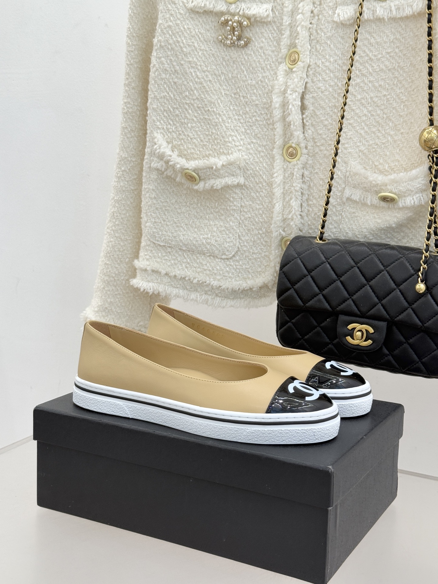 CHANE*｜小香26P新品双C拼色厚底玛丽珍鞋承袭26P系列「静奢复古」基因这双鞋以拼色美学重塑法式松