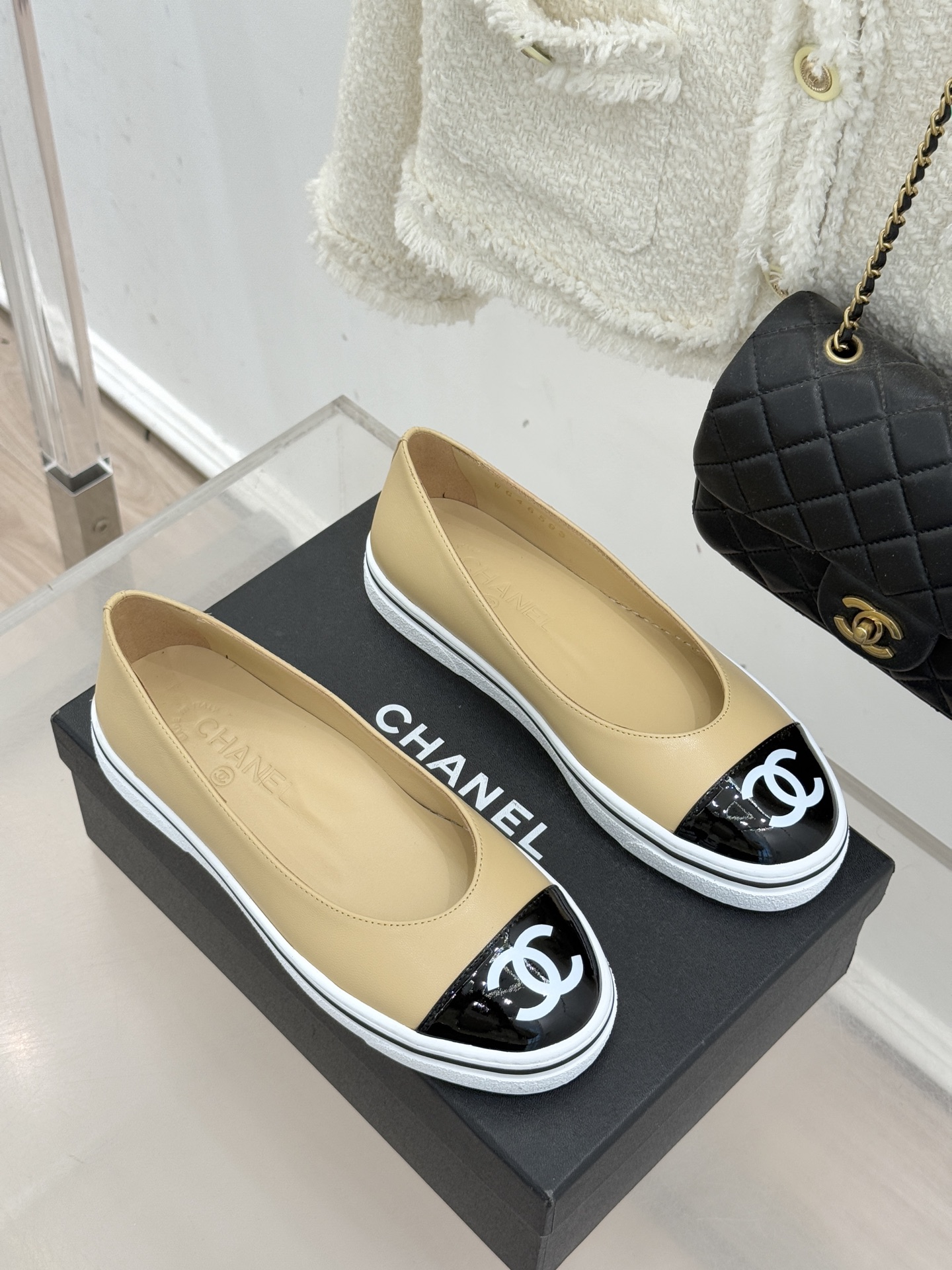 CHANE*｜小香26P新品双C拼色厚底玛丽珍鞋承袭26P系列「静奢复古」基因这双鞋以拼色美学重塑法式松