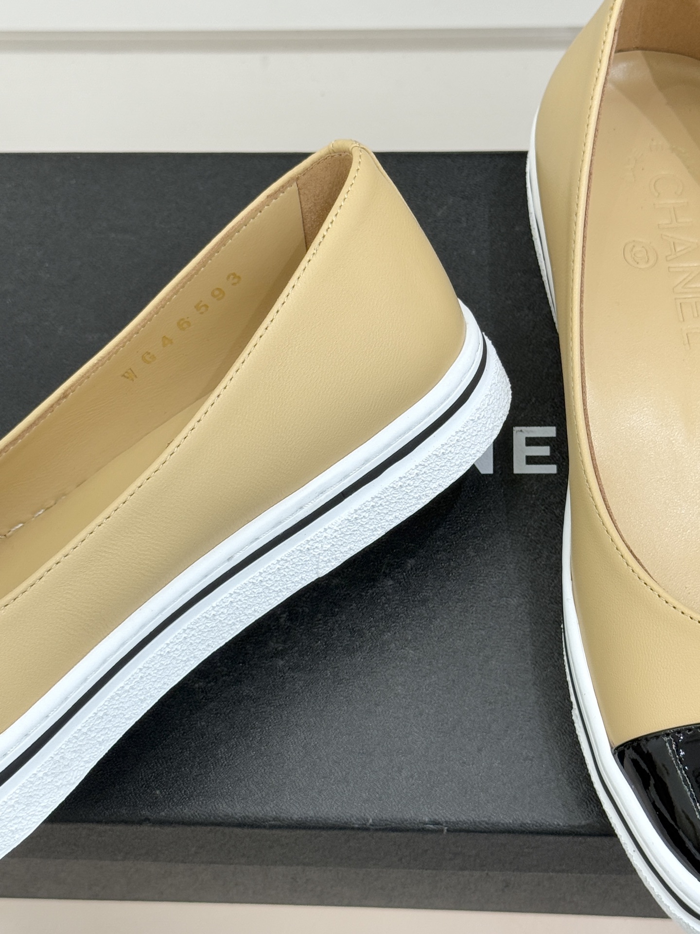 CHANE*｜小香26P新品双C拼色厚底玛丽珍鞋承袭26P系列「静奢复古」基因这双鞋以拼色美学重塑法式松