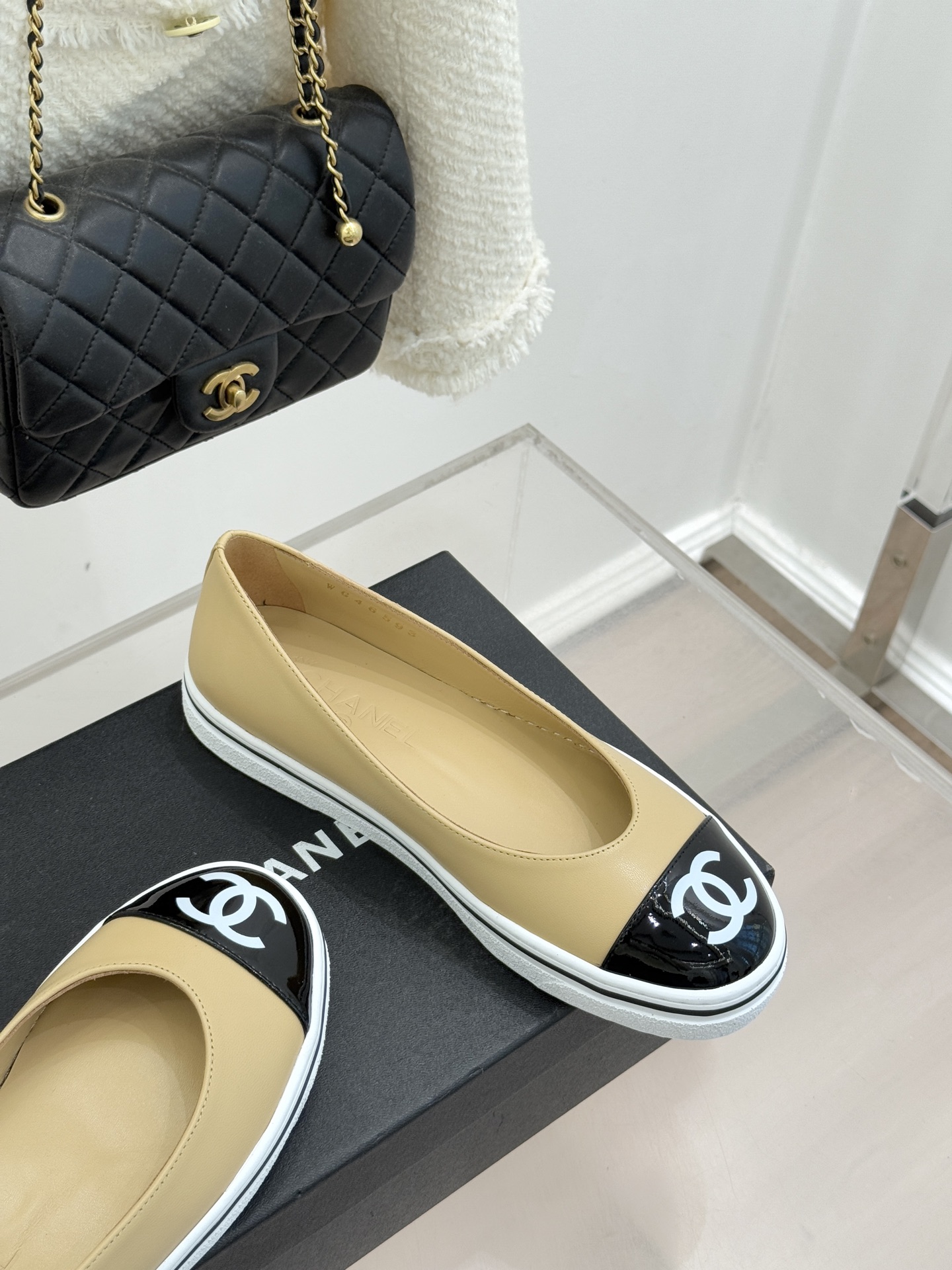 CHANE*｜小香26P新品双C拼色厚底玛丽珍鞋承袭26P系列「静奢复古」基因这双鞋以拼色美学重塑法式松