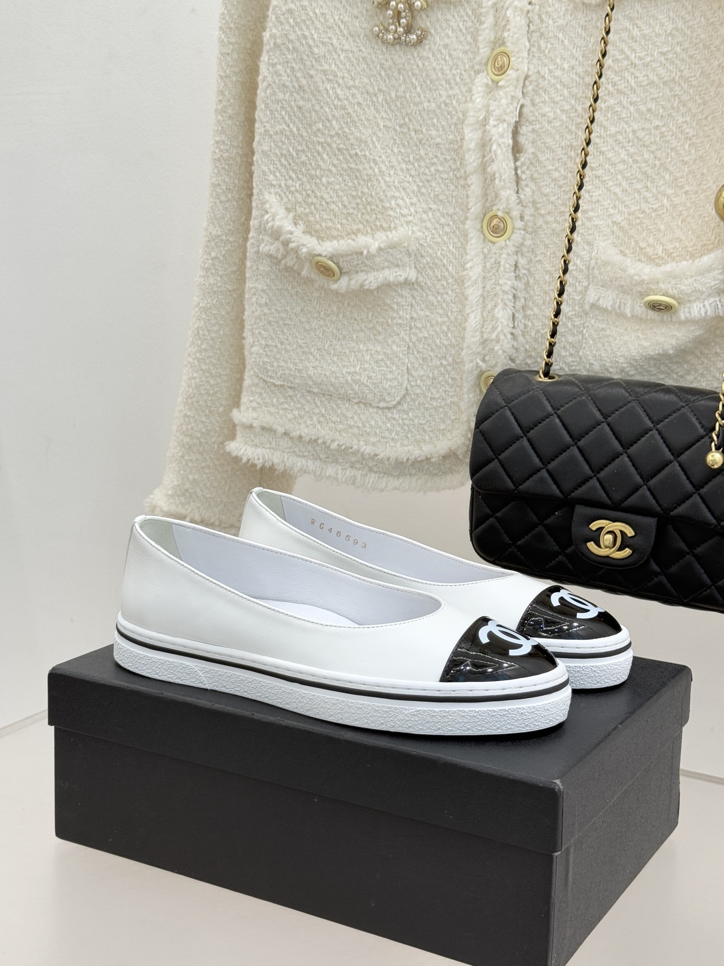 CHANE*｜小香26P新品双C拼色厚底玛丽珍鞋承袭26P系列「静奢复古」基因这双鞋以拼色美学重塑法式松