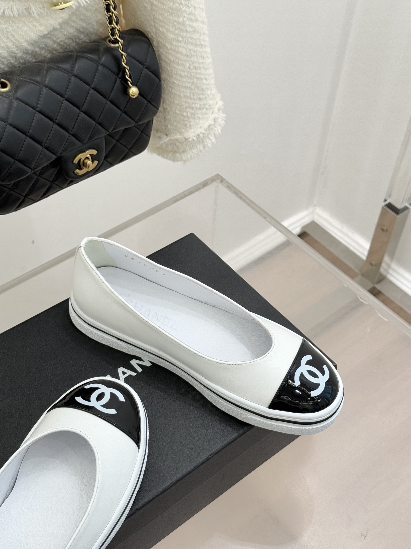 CHANE*｜小香26P新品双C拼色厚底玛丽珍鞋承袭26P系列「静奢复古」基因这双鞋以拼色美学重塑法式松