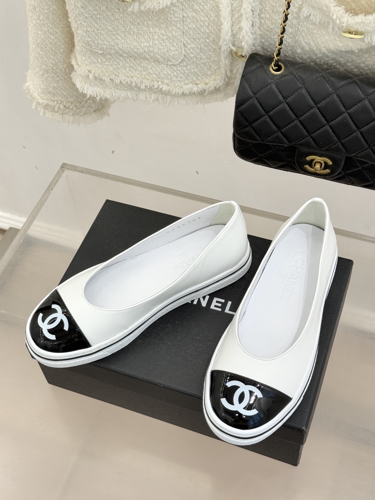 CHANE*｜小香26P新品双C拼色厚底玛丽珍鞋承袭26P系列「静奢复古」基因这双鞋以拼色美学重塑法式松