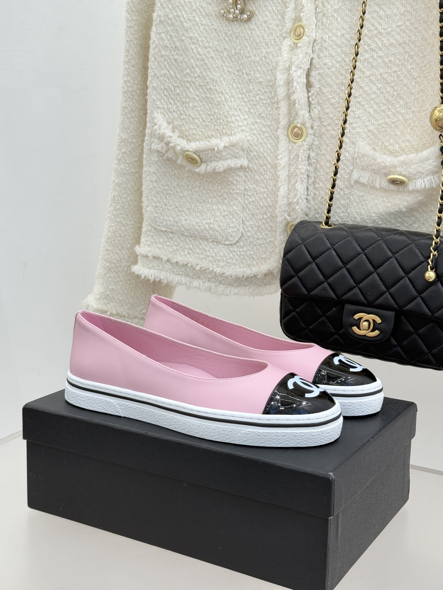 CHANE*｜小香26P新品双C拼色厚底玛丽珍鞋承袭26P系列「静奢复古」基因这双鞋以拼色美学重塑法式松