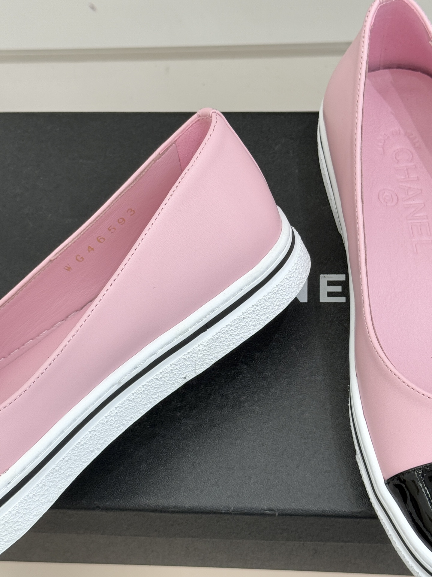 CHANE*｜小香26P新品双C拼色厚底玛丽珍鞋承袭26P系列「静奢复古」基因这双鞋以拼色美学重塑法式松