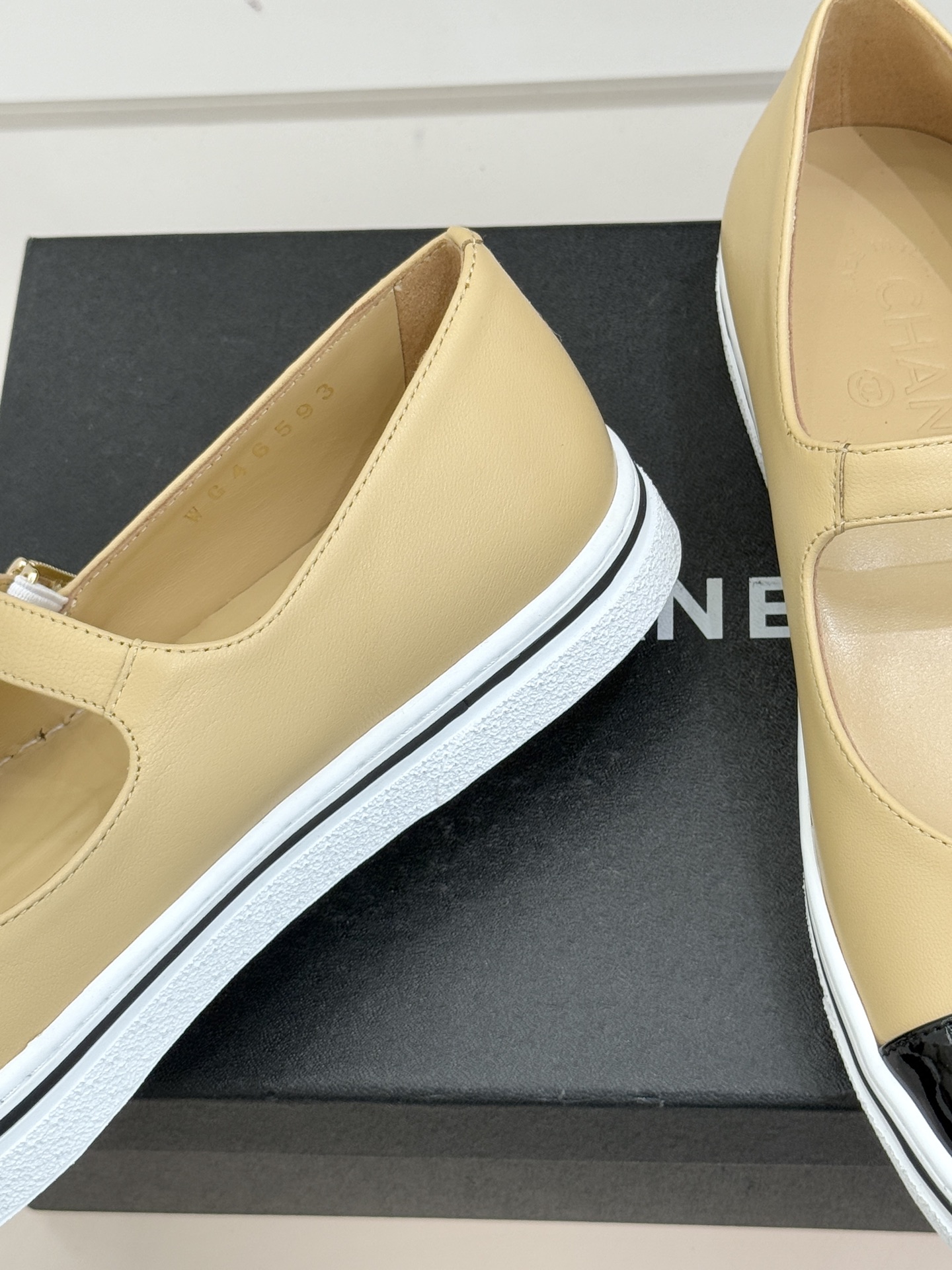 CHANE*｜小香26P新品双C拼色厚底玛丽珍鞋承袭26P系列「静奢复古」基因这双鞋以拼色美学重塑法式松