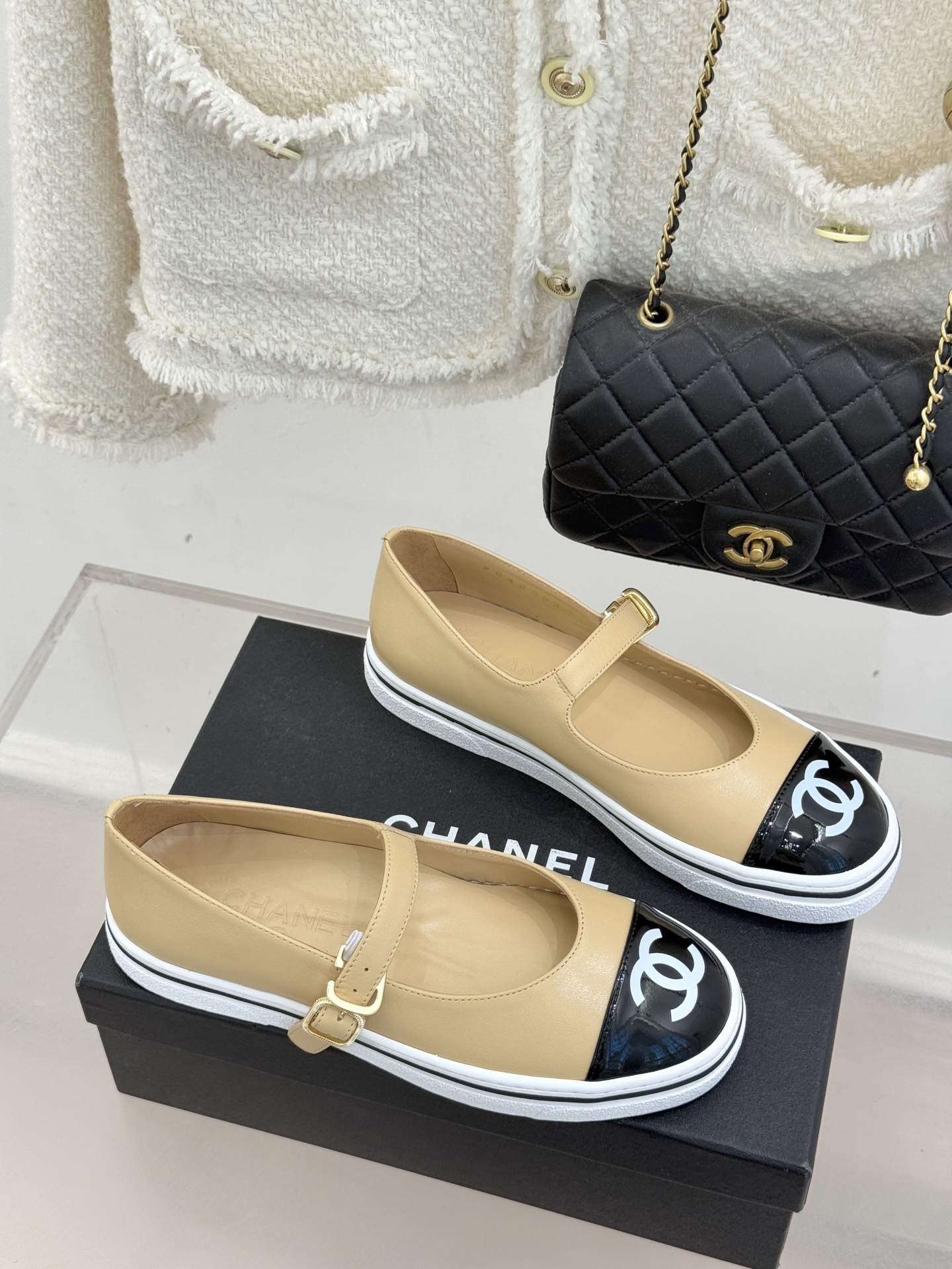 CHANE*｜小香26P新品双C拼色厚底玛丽珍鞋承袭26P系列「静奢复古」基因这双鞋以拼色美学重塑法式松