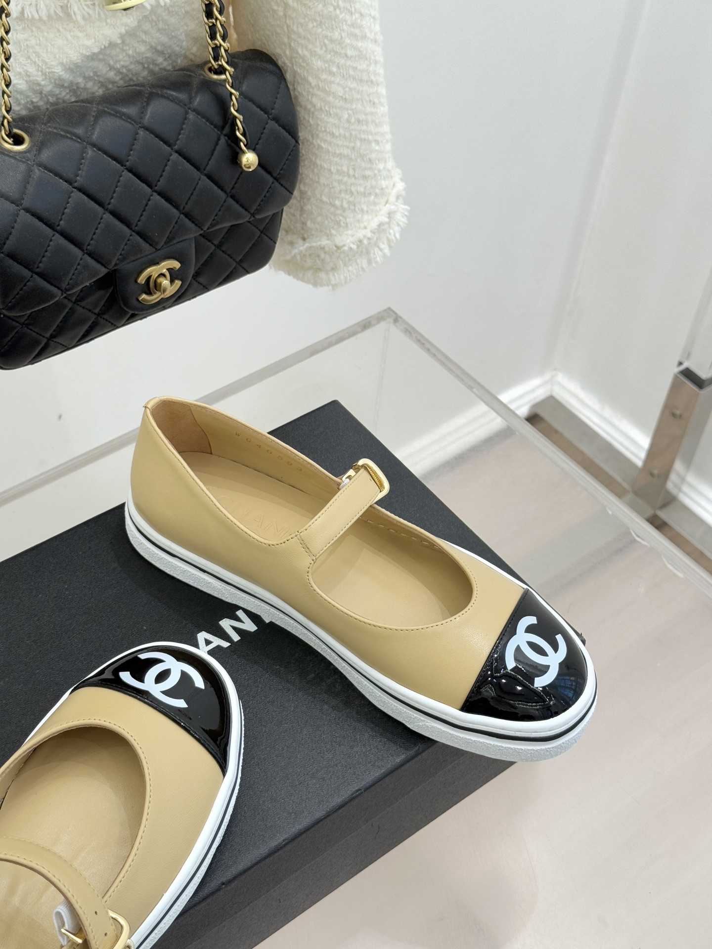 CHANE*｜小香26P新品双C拼色厚底玛丽珍鞋承袭26P系列「静奢复古」基因这双鞋以拼色美学重塑法式松