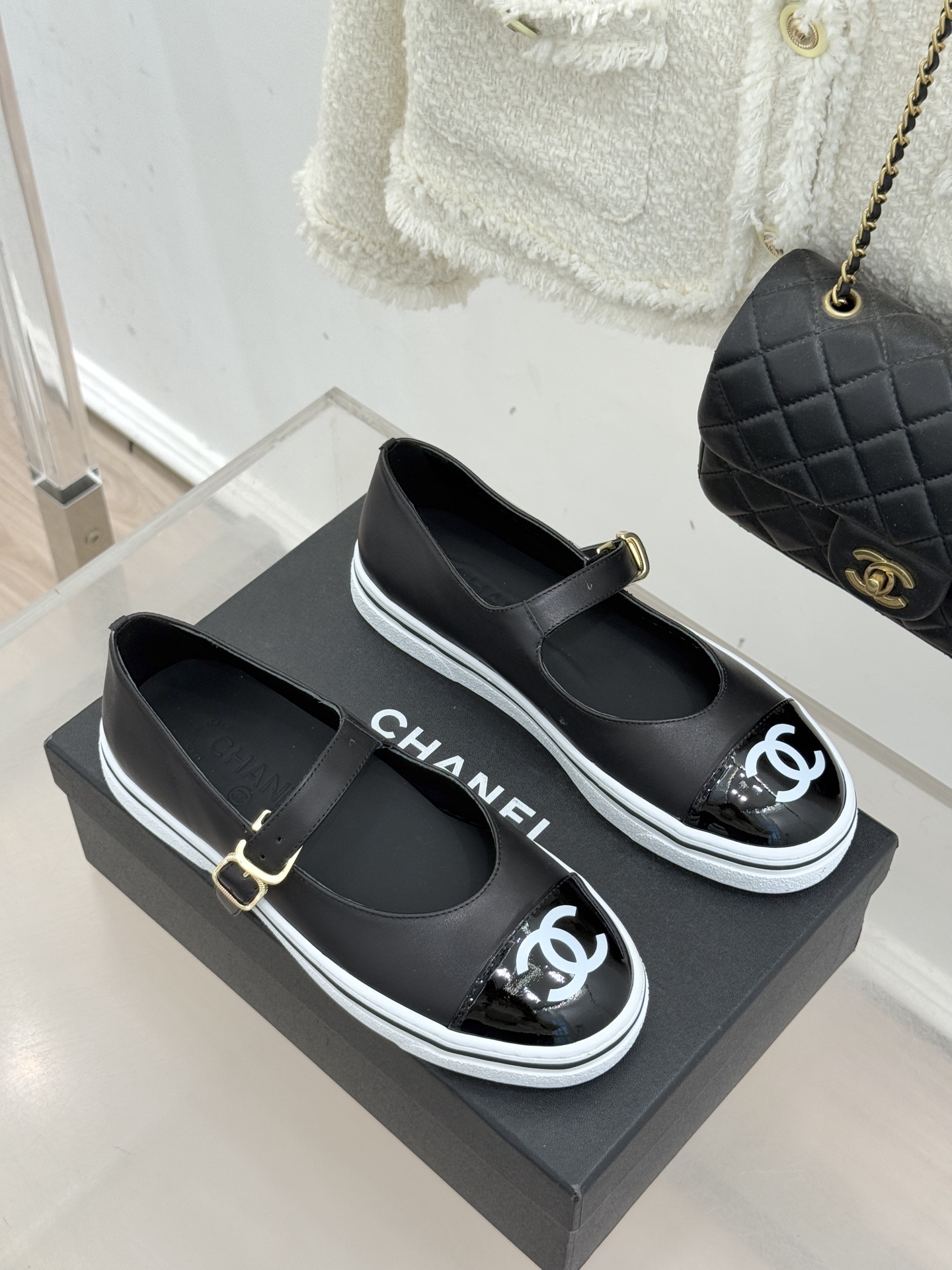 CHANE*｜小香26P新品双C拼色厚底玛丽珍鞋承袭26P系列「静奢复古」基因这双鞋以拼色美学重塑法式松