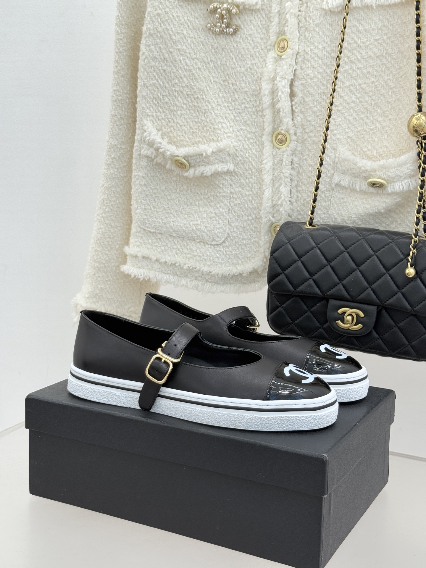 CHANE*｜小香26P新品双C拼色厚底玛丽珍鞋承袭26P系列「静奢复古」基因这双鞋以拼色美学重塑法式松