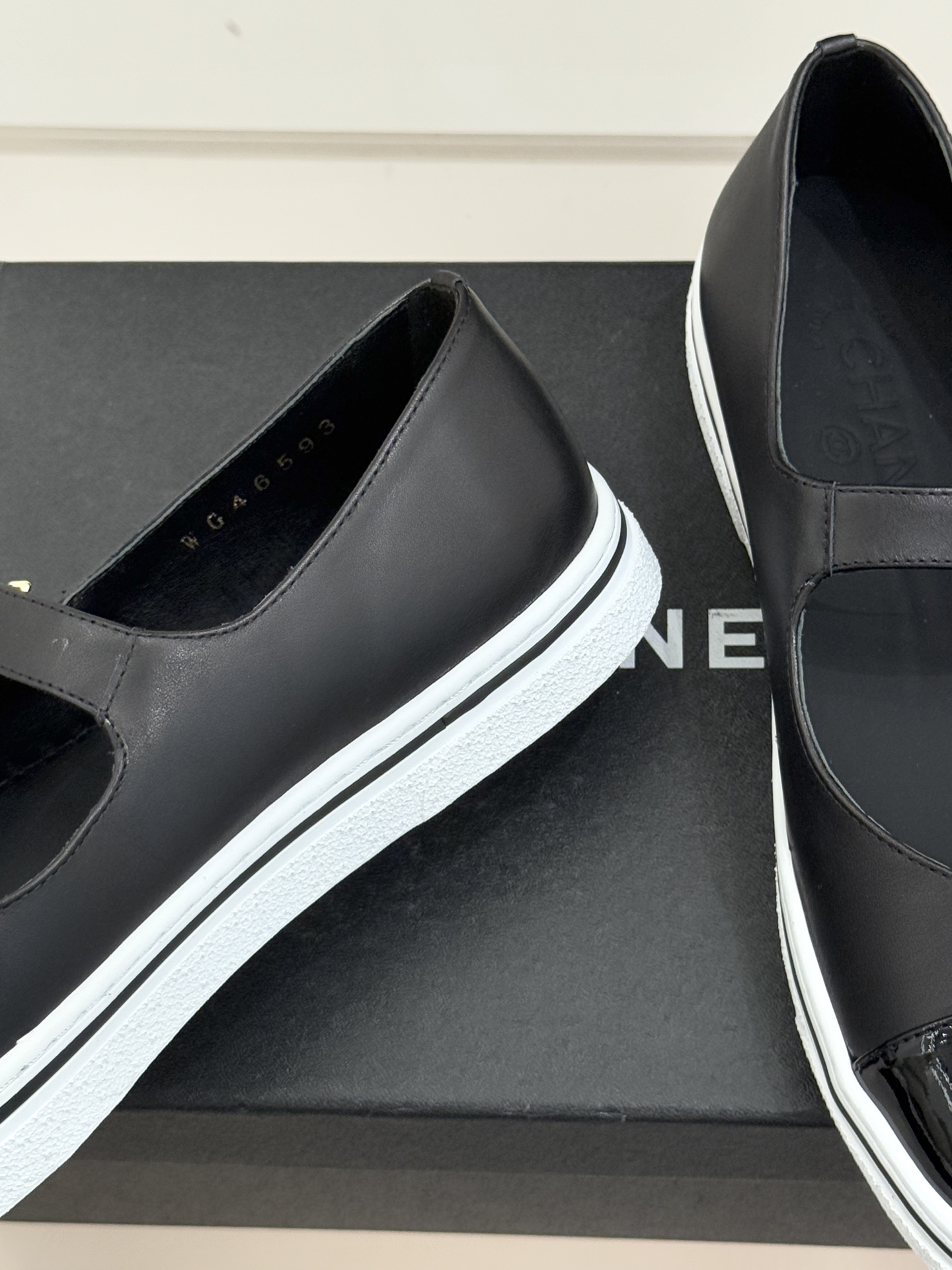 CHANE*｜小香26P新品双C拼色厚底玛丽珍鞋承袭26P系列「静奢复古」基因这双鞋以拼色美学重塑法式松