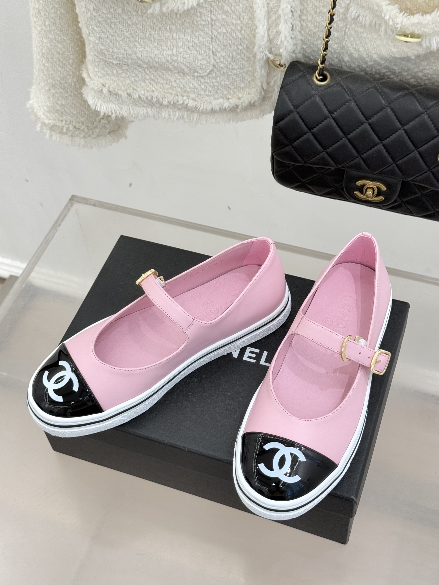 CHANE*｜小香26P新品双C拼色厚底玛丽珍鞋承袭26P系列「静奢复古」基因这双鞋以拼色美学重塑法式松