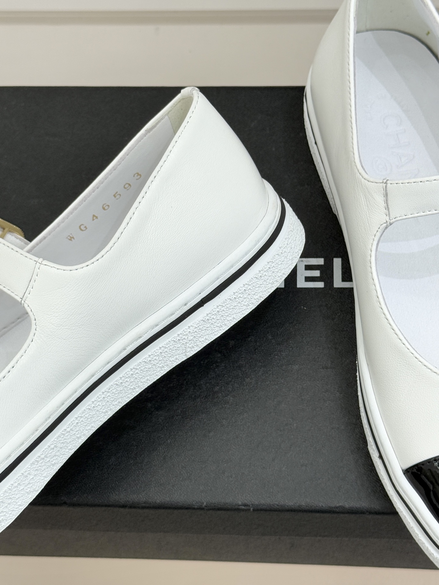 CHANE*｜小香26P新品双C拼色厚底玛丽珍鞋承袭26P系列「静奢复古」基因这双鞋以拼色美学重塑法式松